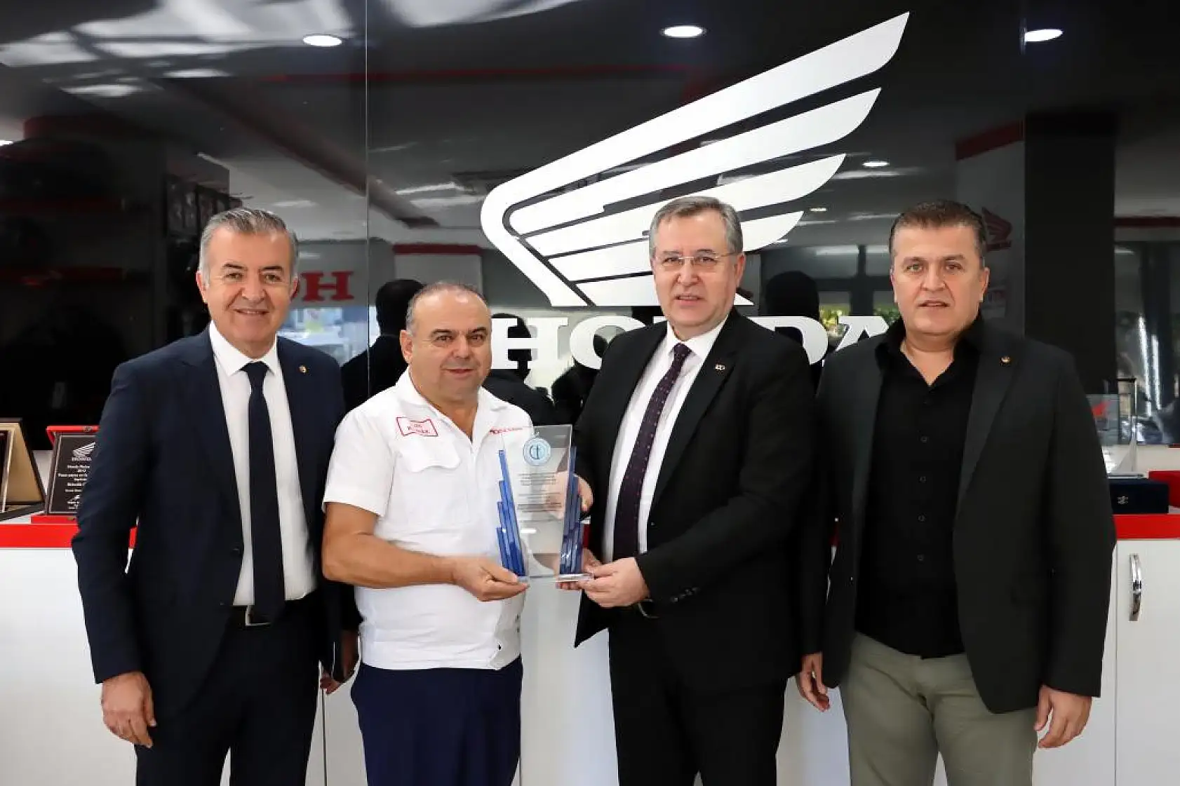 FTSO, Rekortmen Üyelerine Plaketle Teşekkür Etti