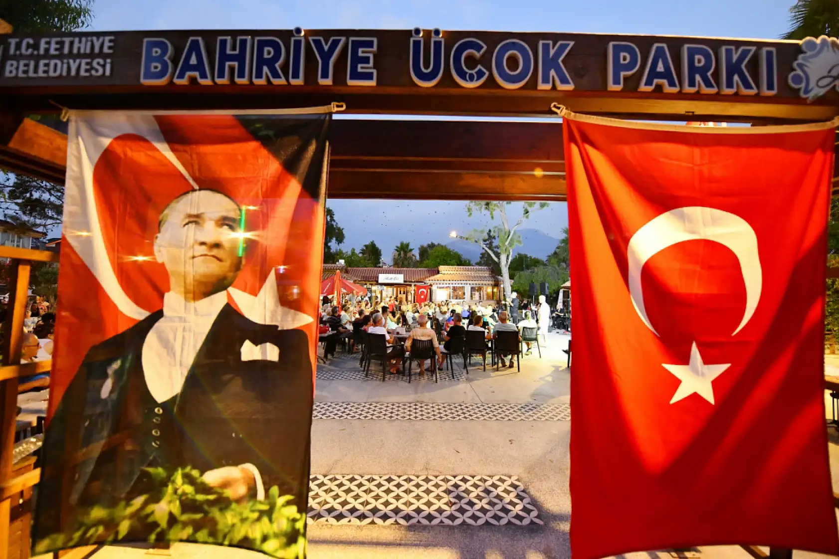 Adem Kazan, Müzikli Fethiye Akşamları'nda Unutulmaz Bir Akşam Yaşattı