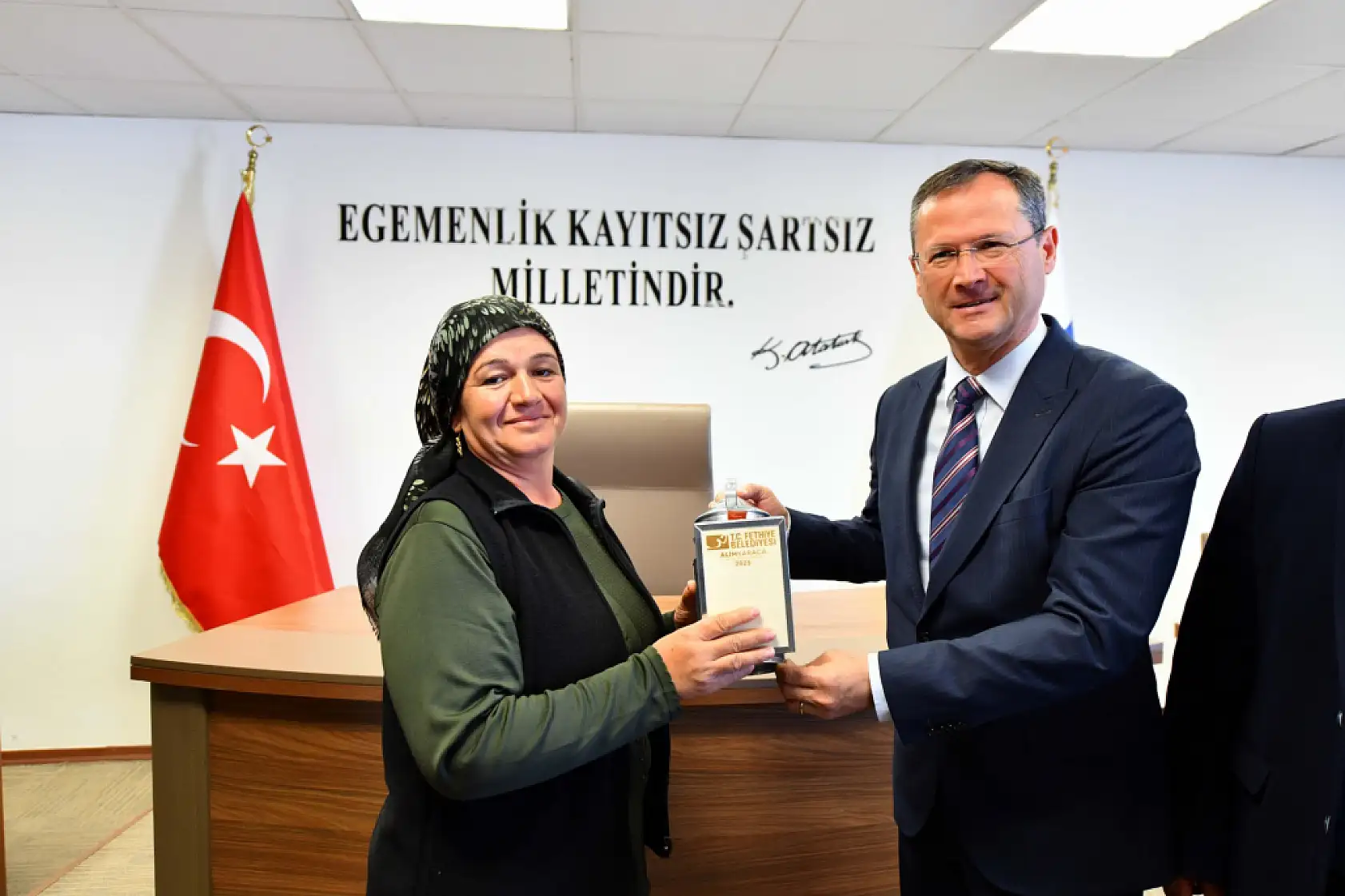 Fethiye Belediyesi'nden arıcılara destek:  Arıcı körüğü dağıtımı gerçekleşti