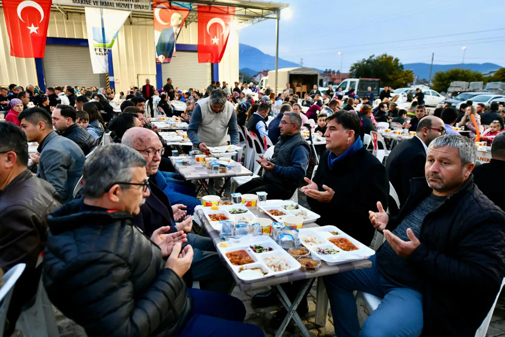 Temizlik İşleri personeli ve aileleri iftar yemeğinde buluştu