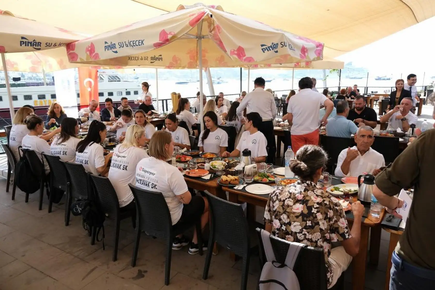 Hentbolcular Kaymakam ve Belediye Başkanı ile Buluştu