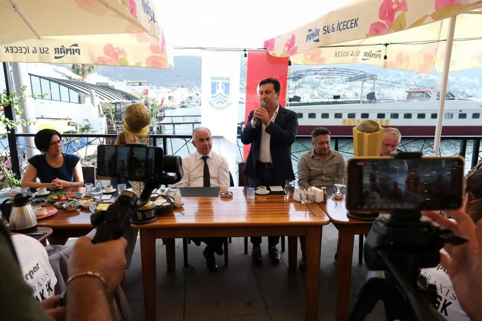 Hentbolcular Kaymakam ve Belediye Başkanı ile Buluştu