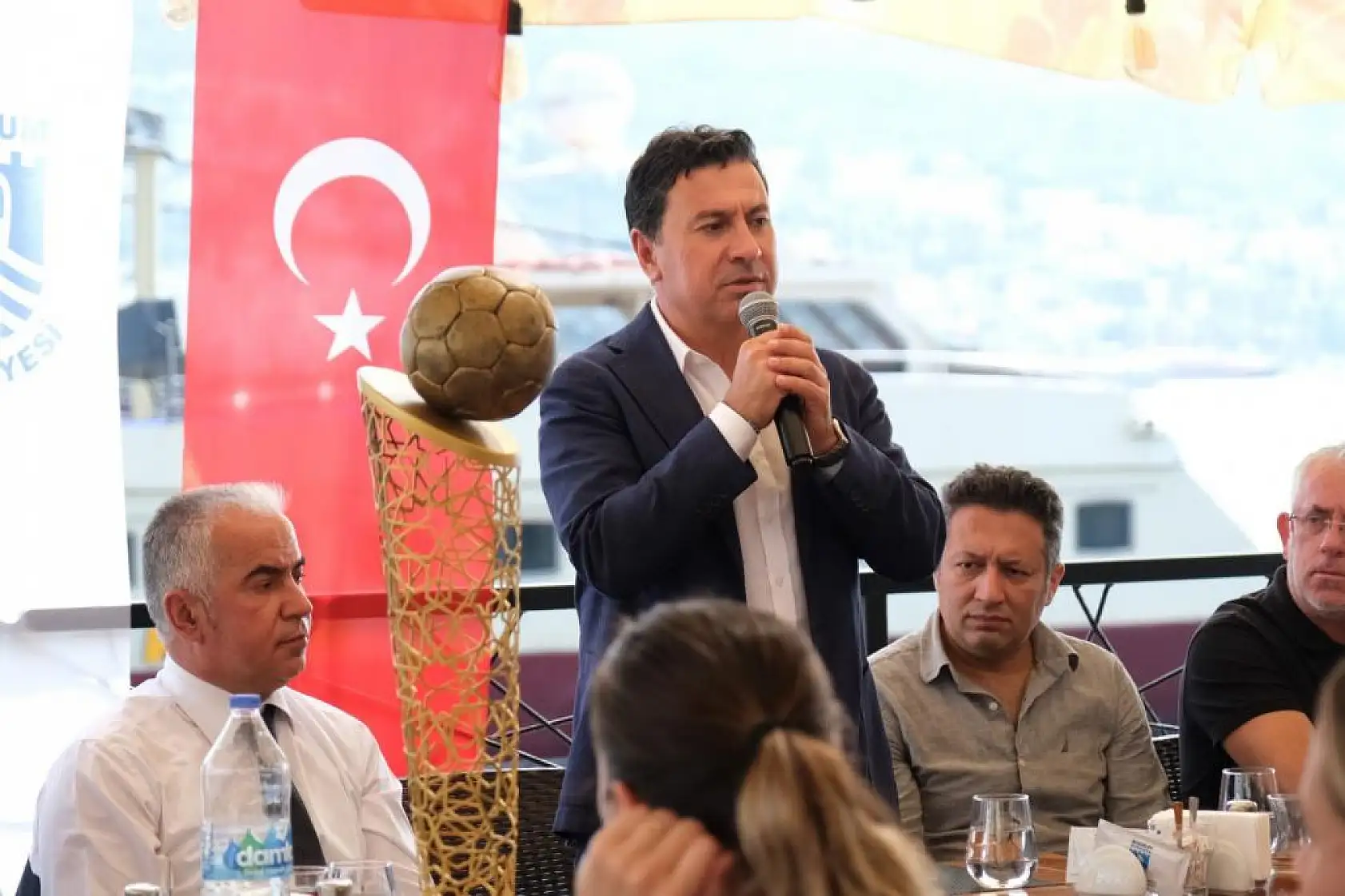 Hentbolcular Kaymakam ve Belediye Başkanı ile Buluştu