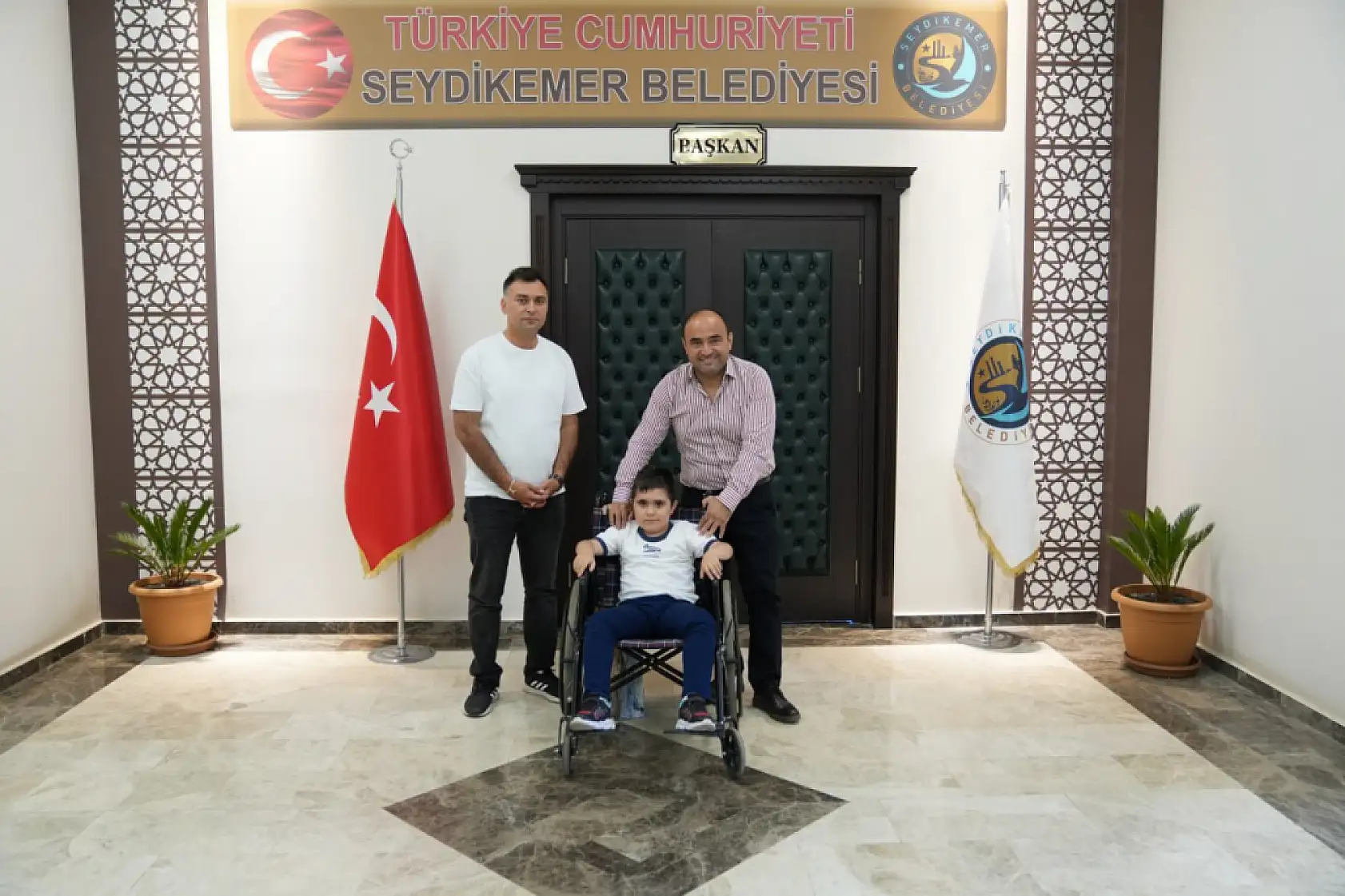 DMD Kas Hastası Yusuf Eymen'den Başkan Akdenizli'ye Ziyaret