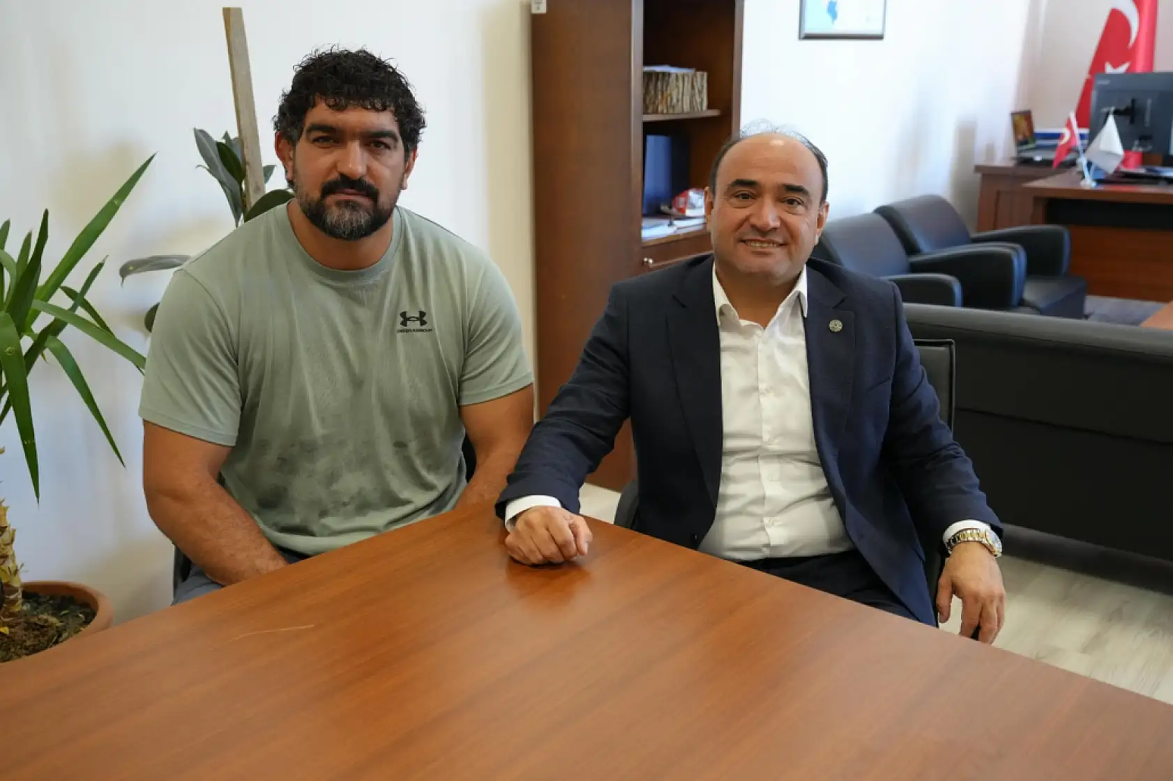 Başpehlivan Koç'tan Başkan Akdenizli'ye Teşekkür Ziyareti