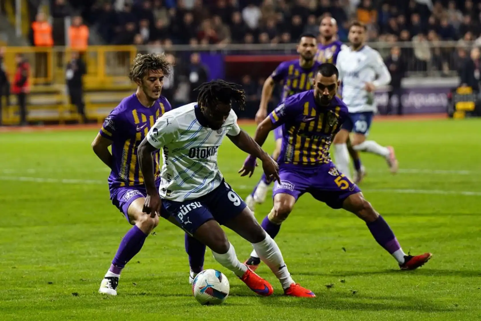 Fethiyeli Hakemin Yönettiği Maçta Fenerbahçe Berabere Kaldı