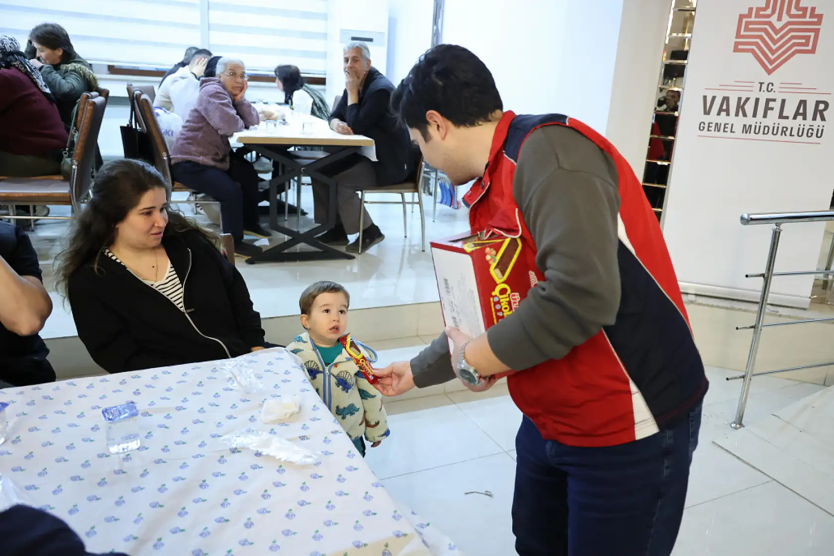 Aydın Vakıflar Bölge Müdürlüğü'nden Kadir Gecesi'nde anlamlı ikram