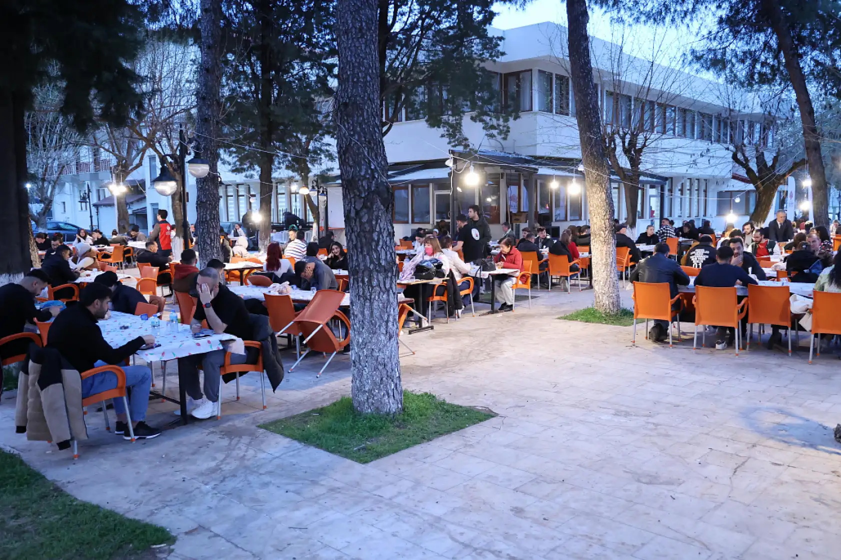 Aydın Vakıflar Bölge Müdürlüğü'nden Kadir Gecesi'nde anlamlı ikram