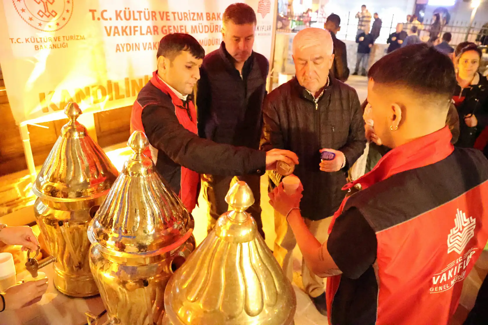 Aydın Vakıflar Bölge Müdürlüğü'nden Kadir Gecesi'nde anlamlı ikram