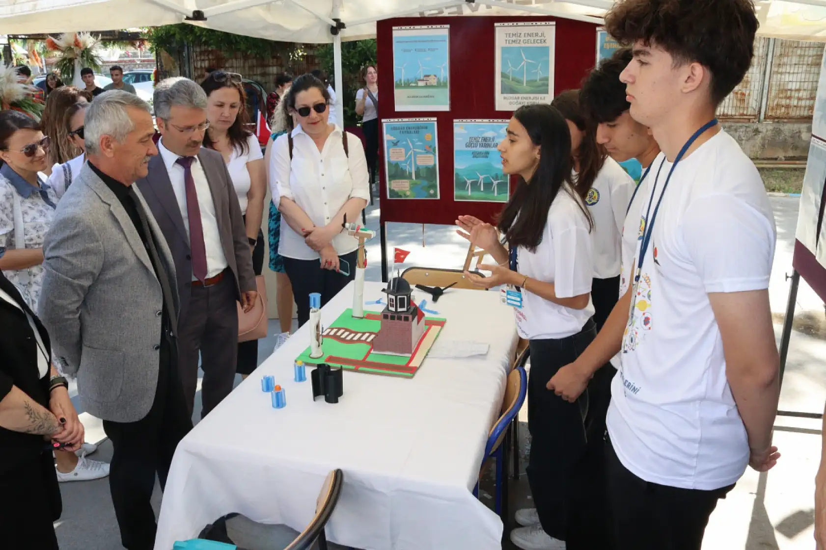 Fethiye Anadolu Lisesi Öğrencileri Projelerini Bilim Fuarında Sergiledi