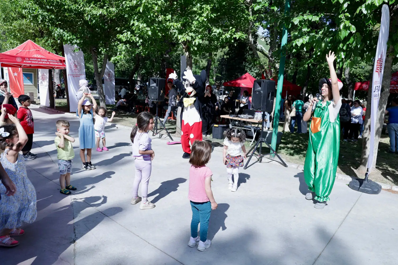 Aydın Vakıflar Bölge Müdürlüğü'nden Çocuklara Şenlikli Gün!
