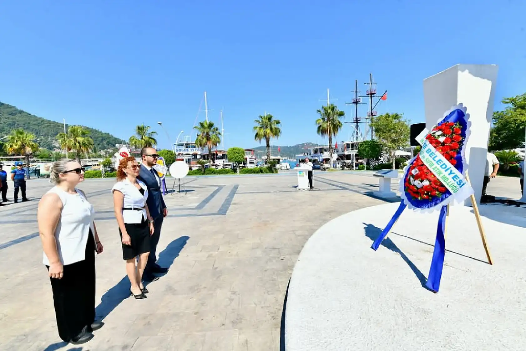 Fethiye'de Türkiye Çevre Haftası'nda çelenk sunumu