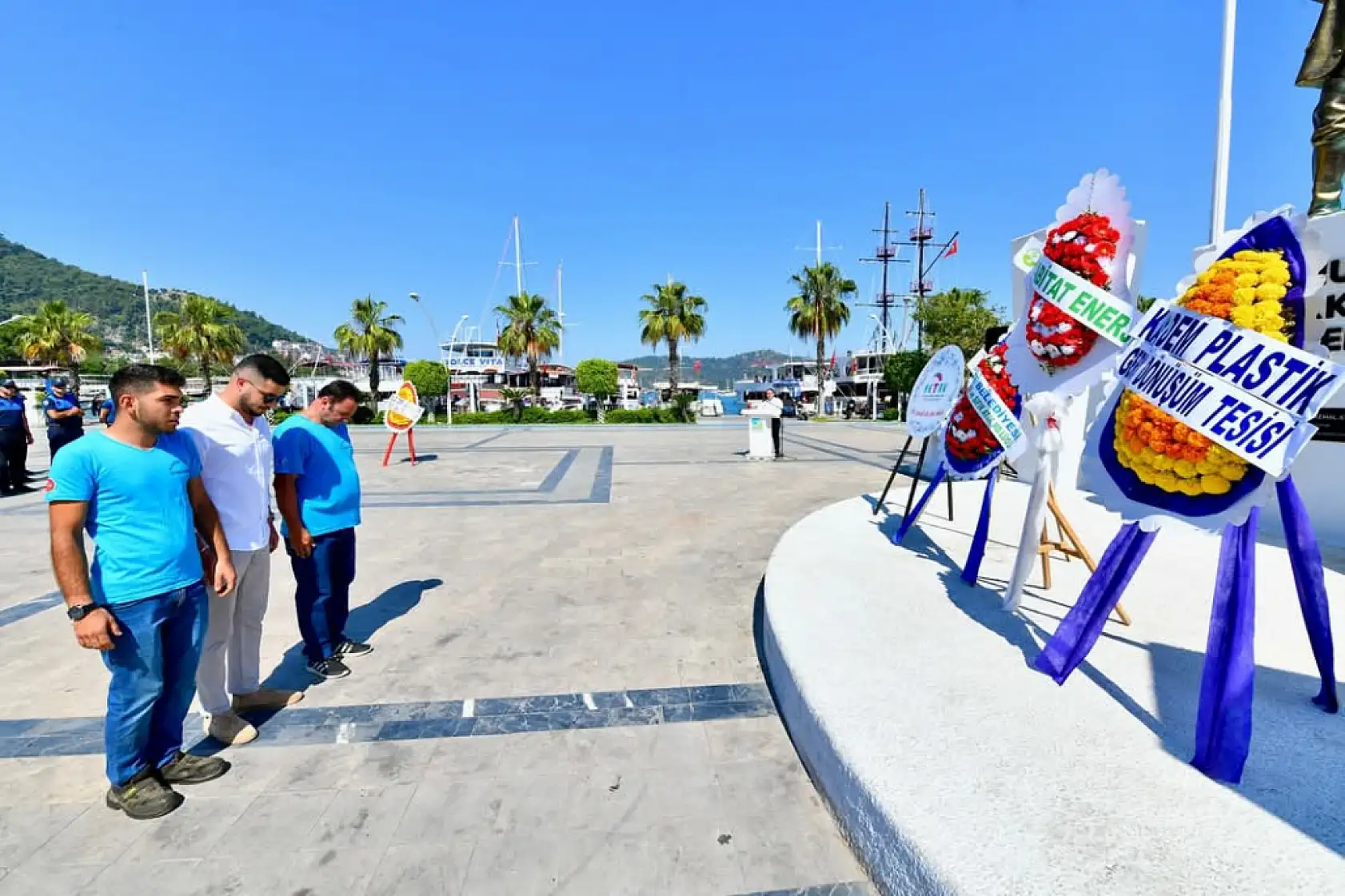 Fethiye'de Türkiye Çevre Haftası'nda çelenk sunumu