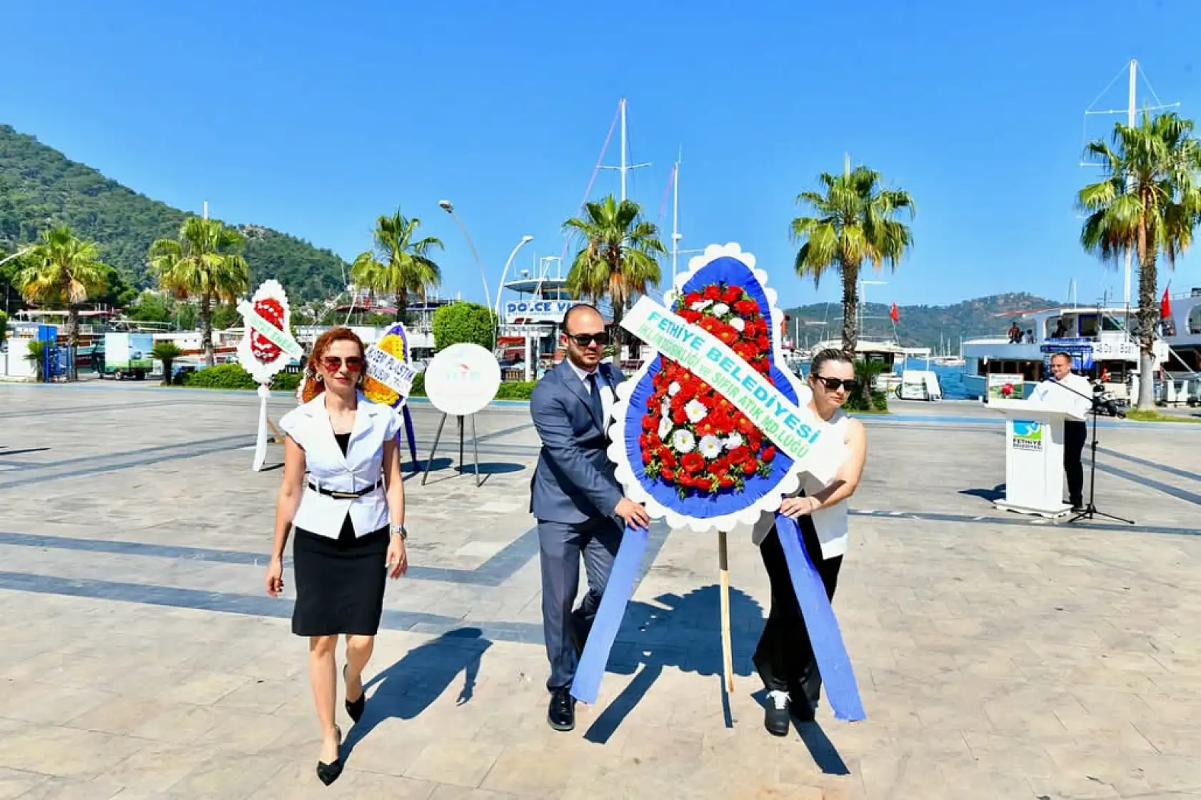 Fethiye'de Türkiye Çevre Haftası'nda çelenk sunumu