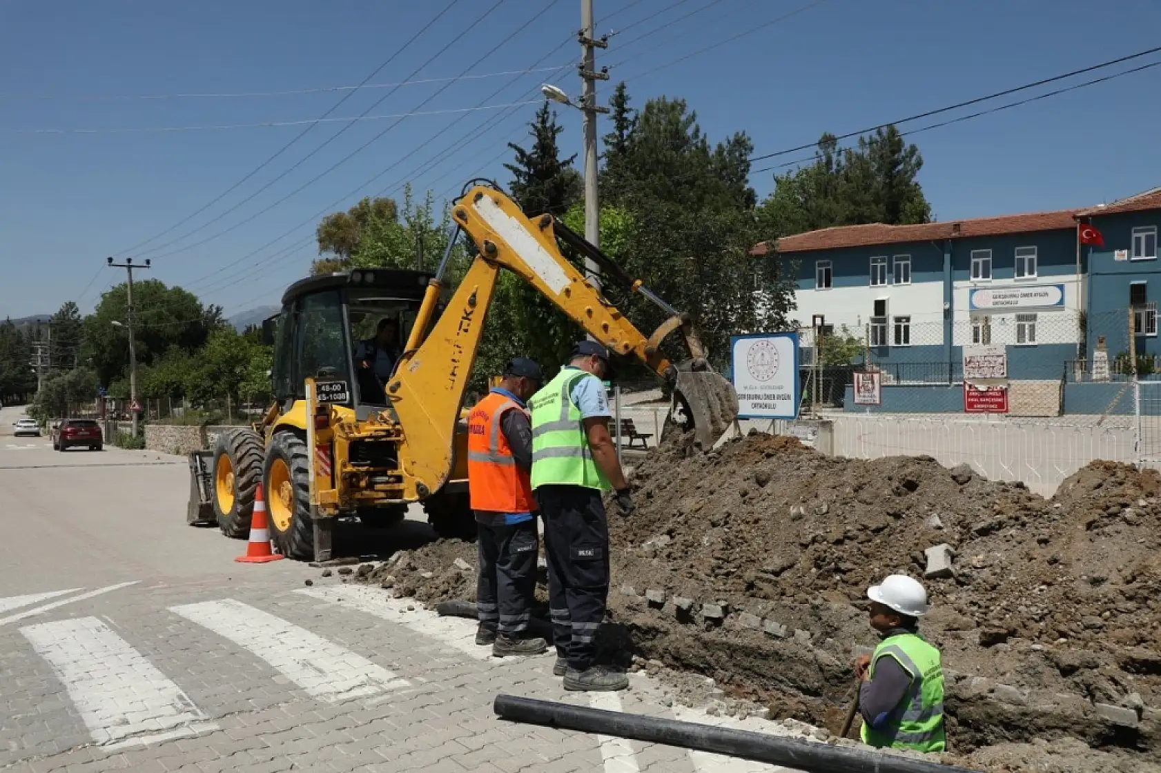 Seydikemer'de Kesintisiz Su İçin 500 Metrelik Yeni Hat Döşendi