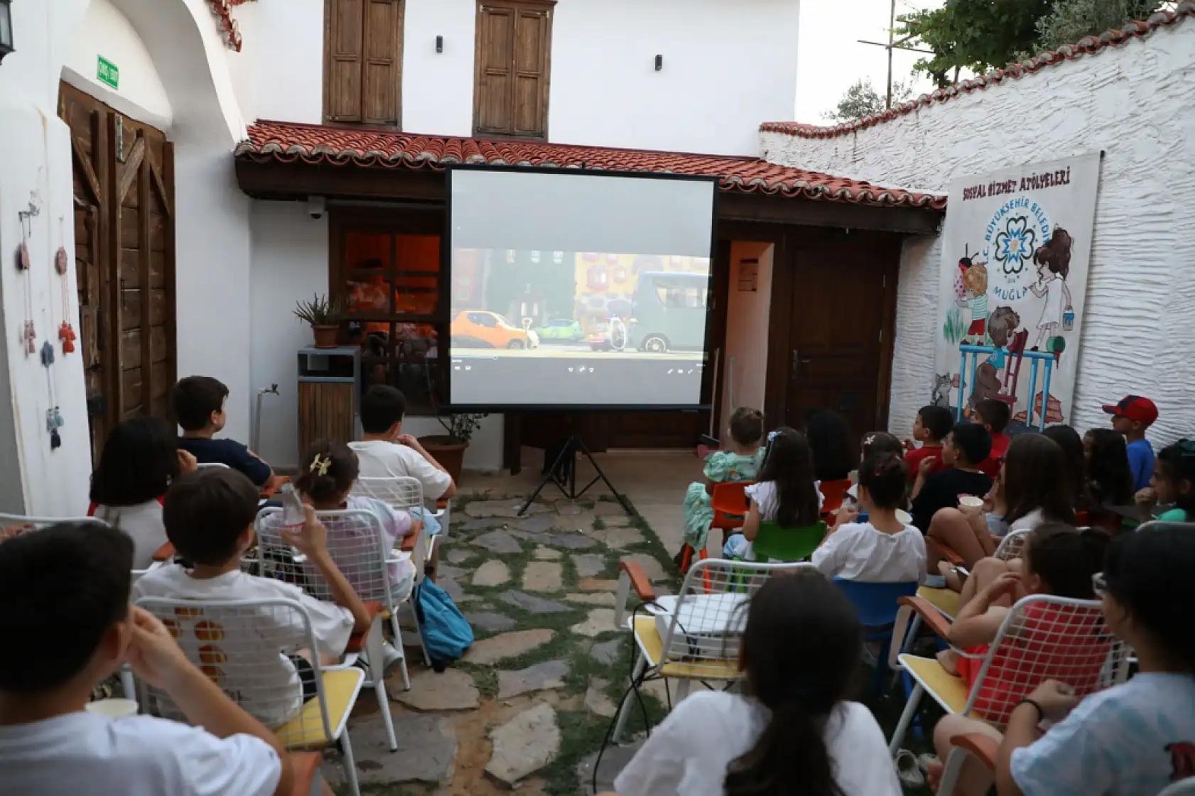 Muğla'da Çocuklar Gözcüler Evi'nde Hem Eğleniyor Hem Öğreniyor