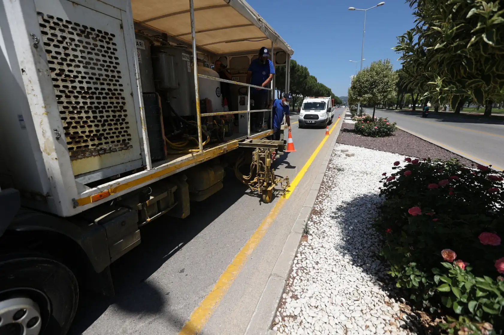 Muğla Büyükşehir, 13 İlçede Trafik Güvenliği İçin Yol Çizgi Çalışmalarını Sürdürüyor