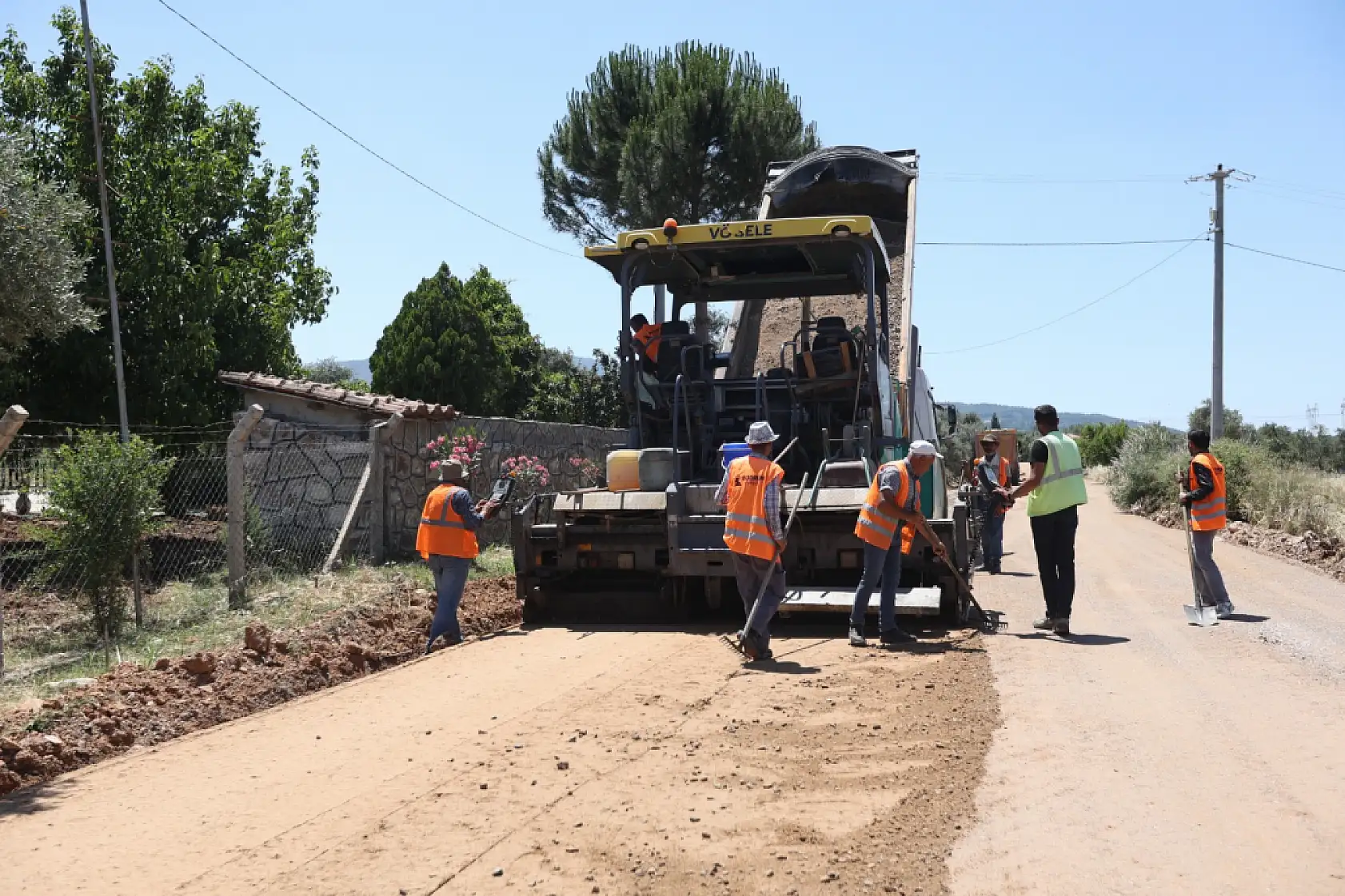 Muğla Büyükşehir'in Kırsaldaki Yol Yatırımları Yüzleri Güldürüyor