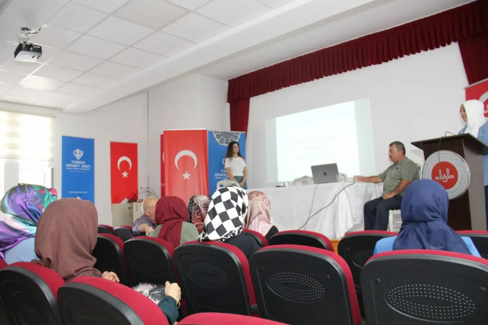 Muğla'da 'Bir Yetime Aile Olmak' Paneliyle Koruyucu Ailelik Tanıtıldı