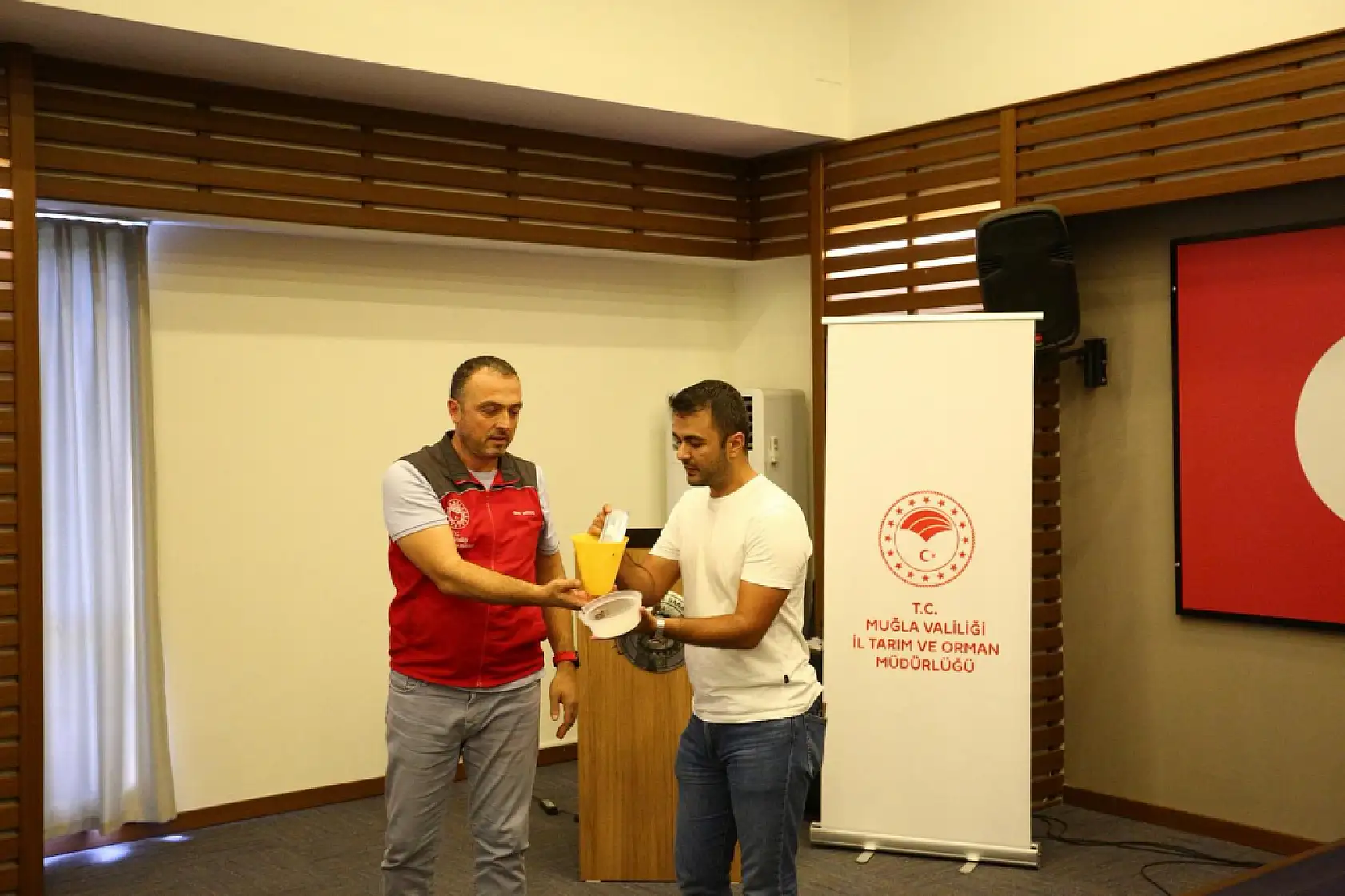 Muğla'da Narenciye Üreticilerine Tuzak Desteği