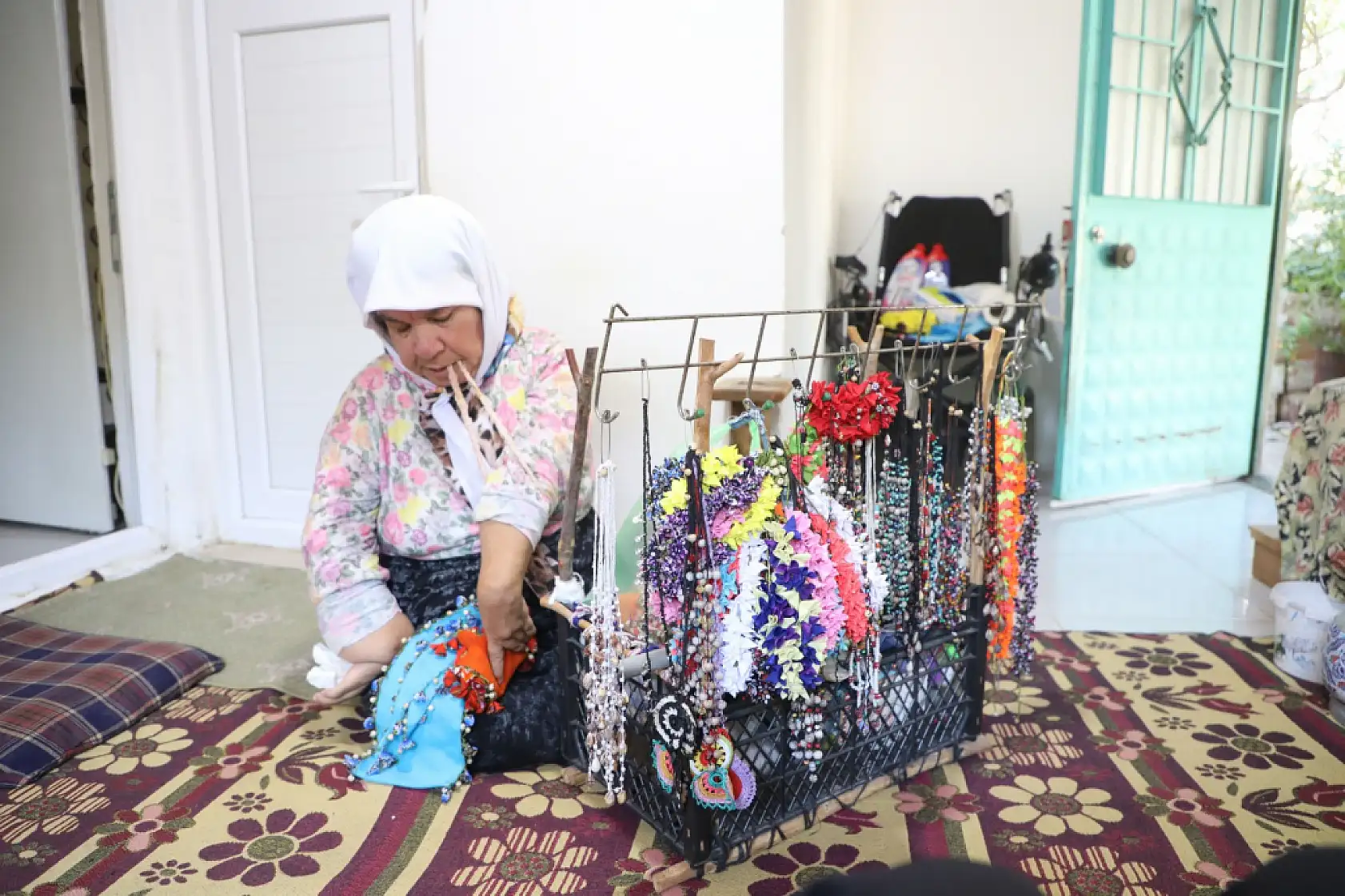 Büyükşehir'den Behiye Teyze ve Kızına Destek Eli