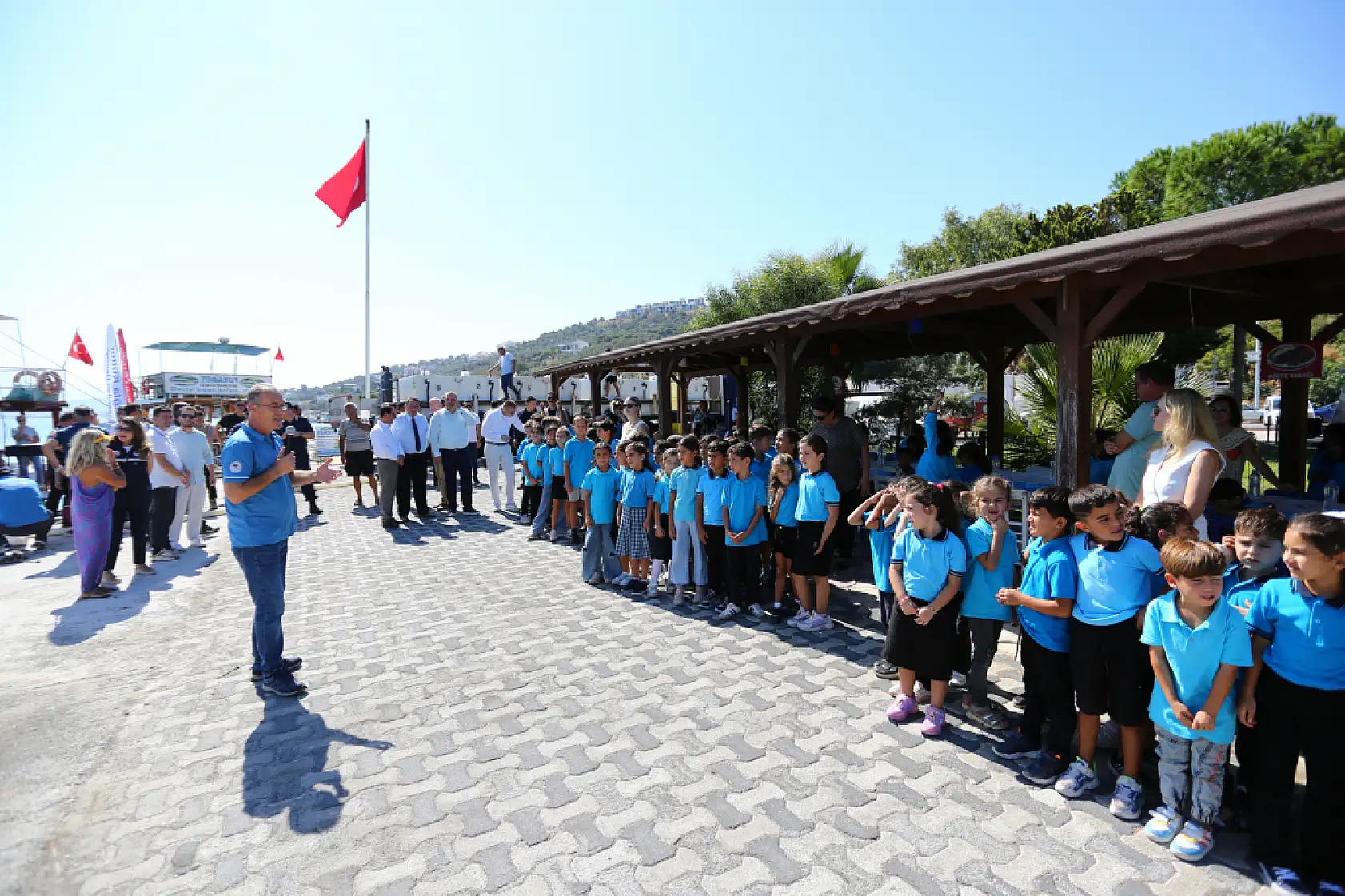 Milas Boğaziçi'nde 160 Bin Yavru Balık Denizle Buluştu