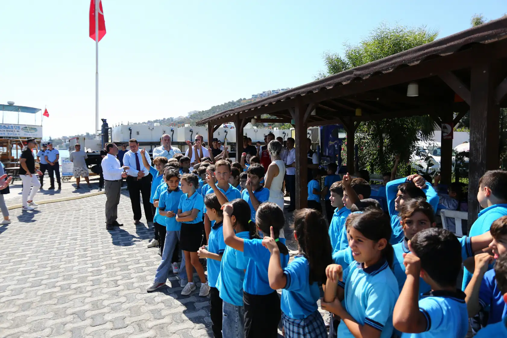 Milas Boğaziçi'nde 160 Bin Yavru Balık Denizle Buluştu