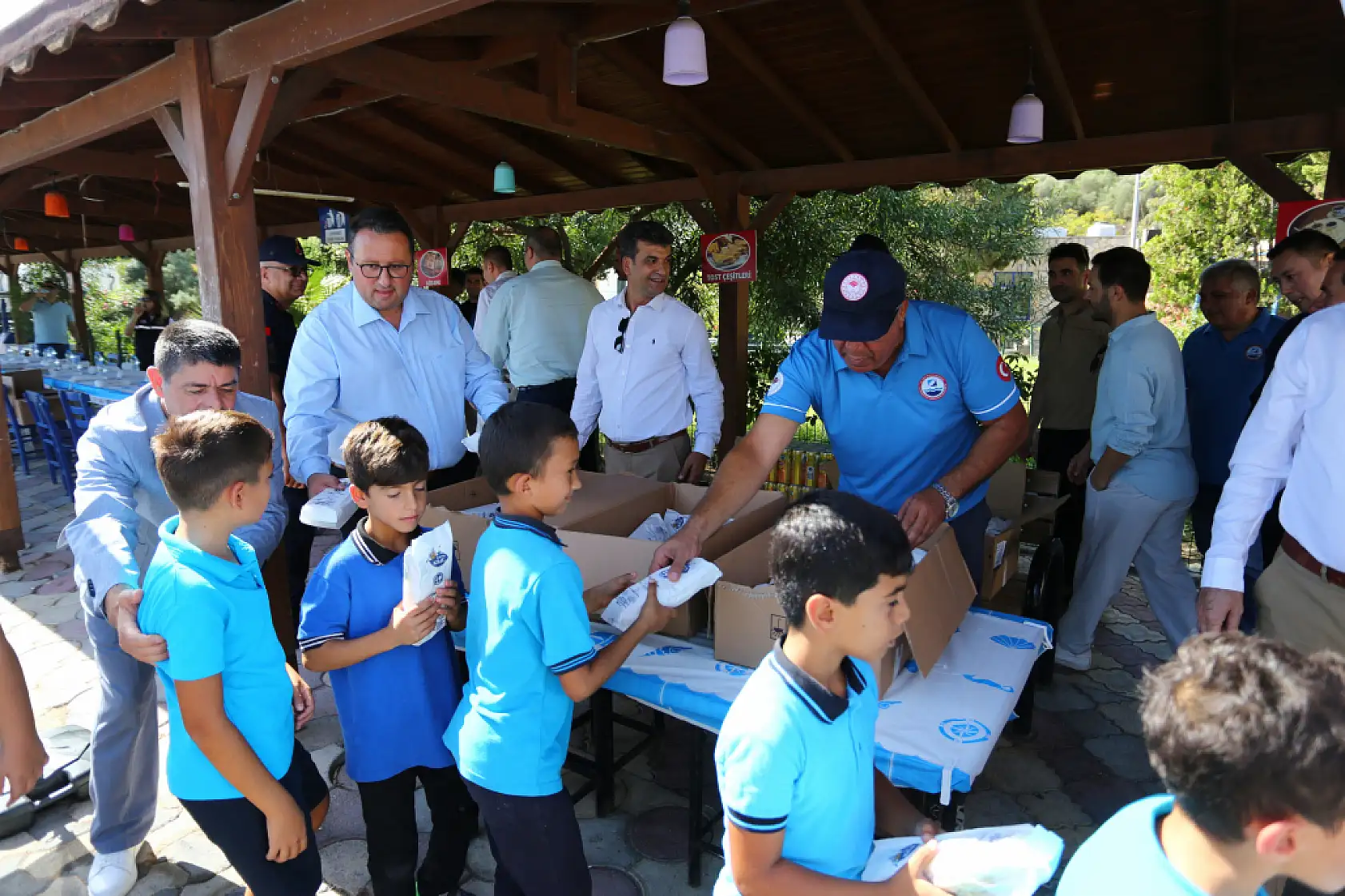 Milas Boğaziçi'nde 160 Bin Yavru Balık Denizle Buluştu