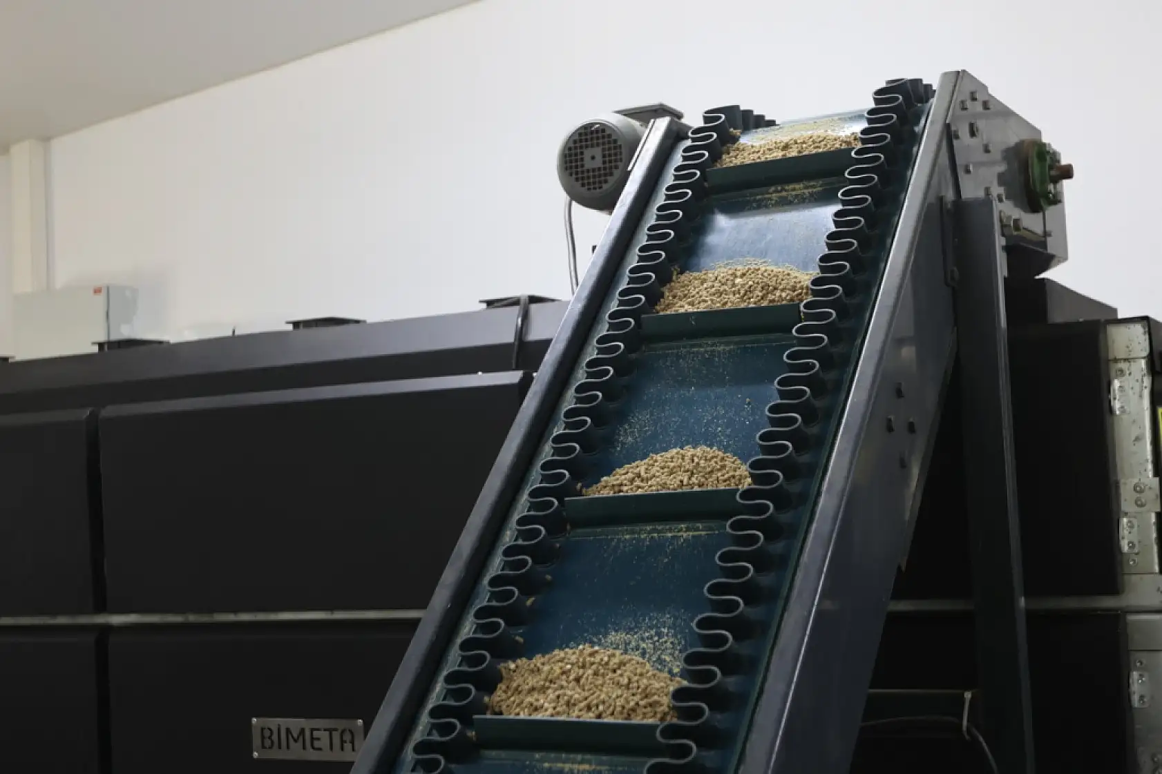 Muğla Büyükşehir Can Dostları Unutmuyor: 42 Ton Mama Üretildi