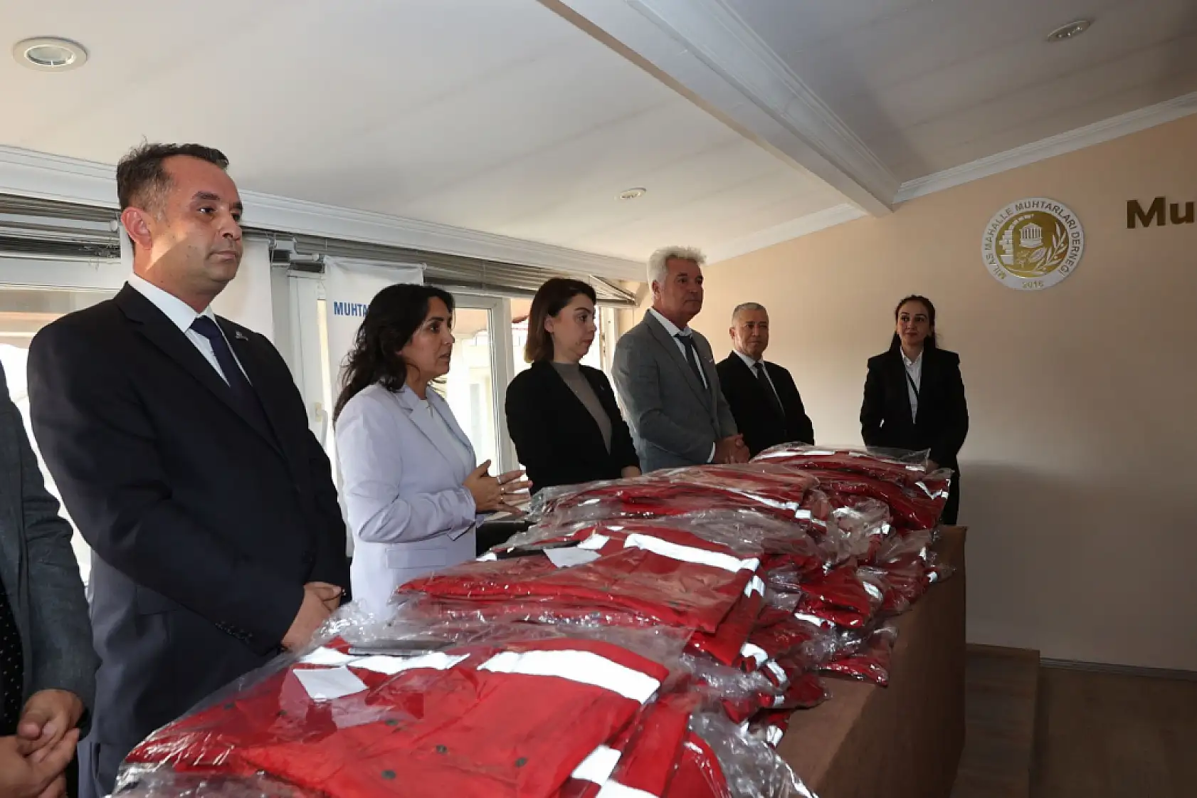 Muğla Büyükşehir'den 574 Muhtara Özel Yelek Dağıtımı Başladı