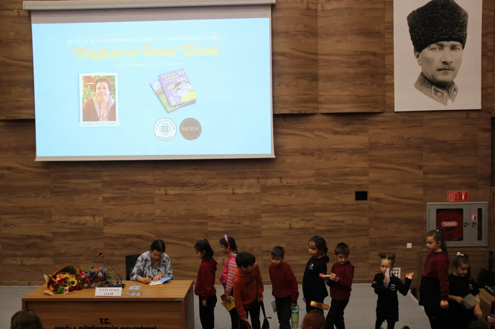 Muğla Büyükşehir, Yazar Pelin Güneş'i Minik Okurlarla Buluşturdu