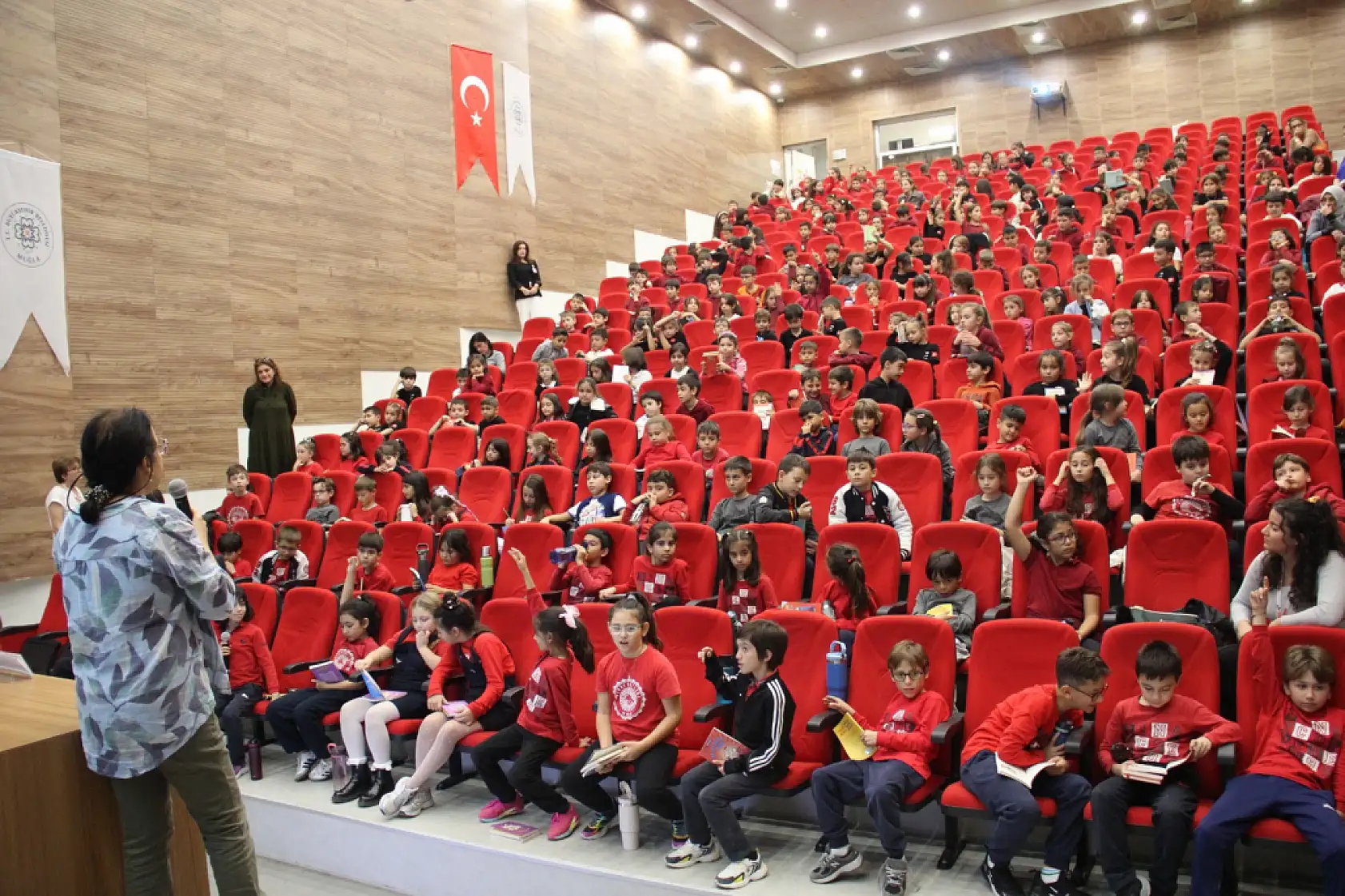 Muğla Büyükşehir, Yazar Pelin Güneş'i Minik Okurlarla Buluşturdu