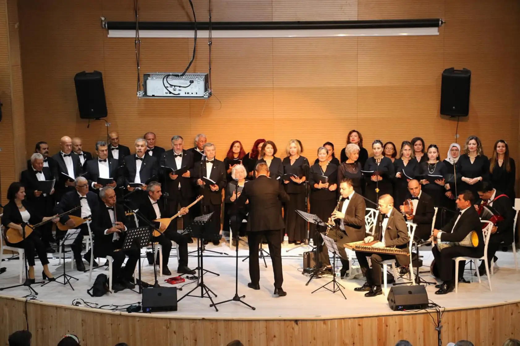 Fethiye Güzel Sanatlar Derneği Kaş'ta Atatürk'ü sevdiği eserlerle andı