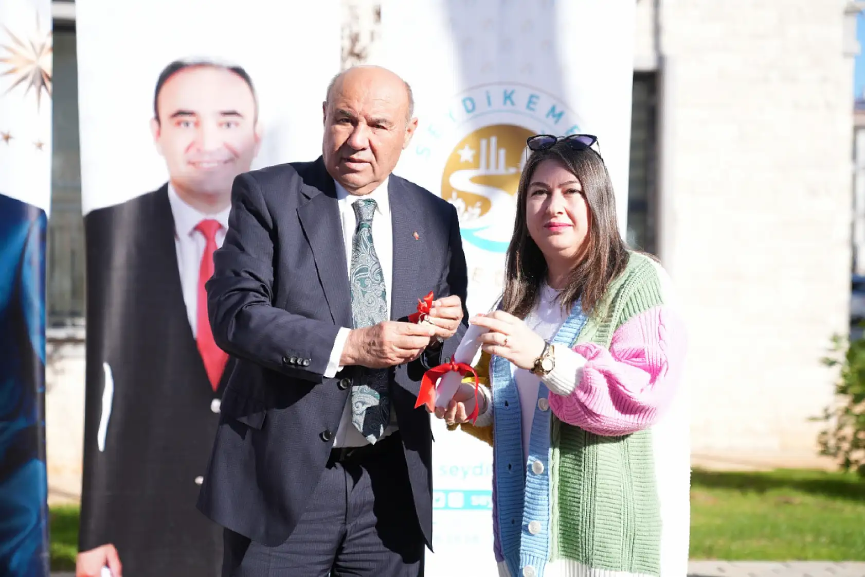 Seydikemer'de TOKİ Konutları hak sahiplerine teslim edildi