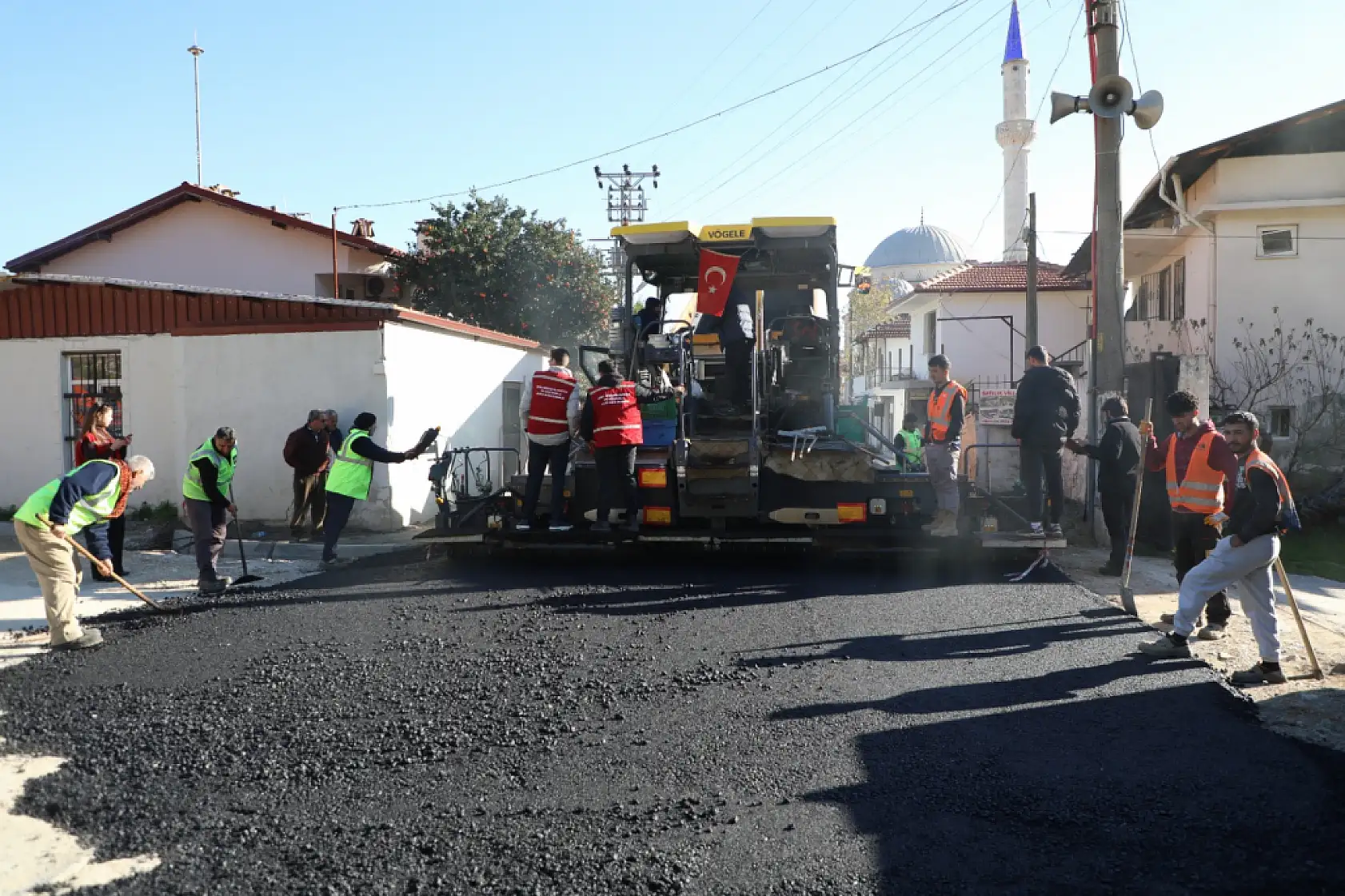 Muğla Büyükşehir'in Yol Çalışmalarıyla Vatandaşın Yüzü Gülüyor