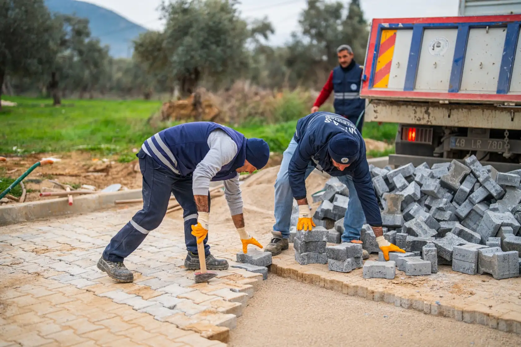 Milas'ta taziye evi ve Hurdacılar Çarşısı'nda çalışmalar hızla devam ediyor