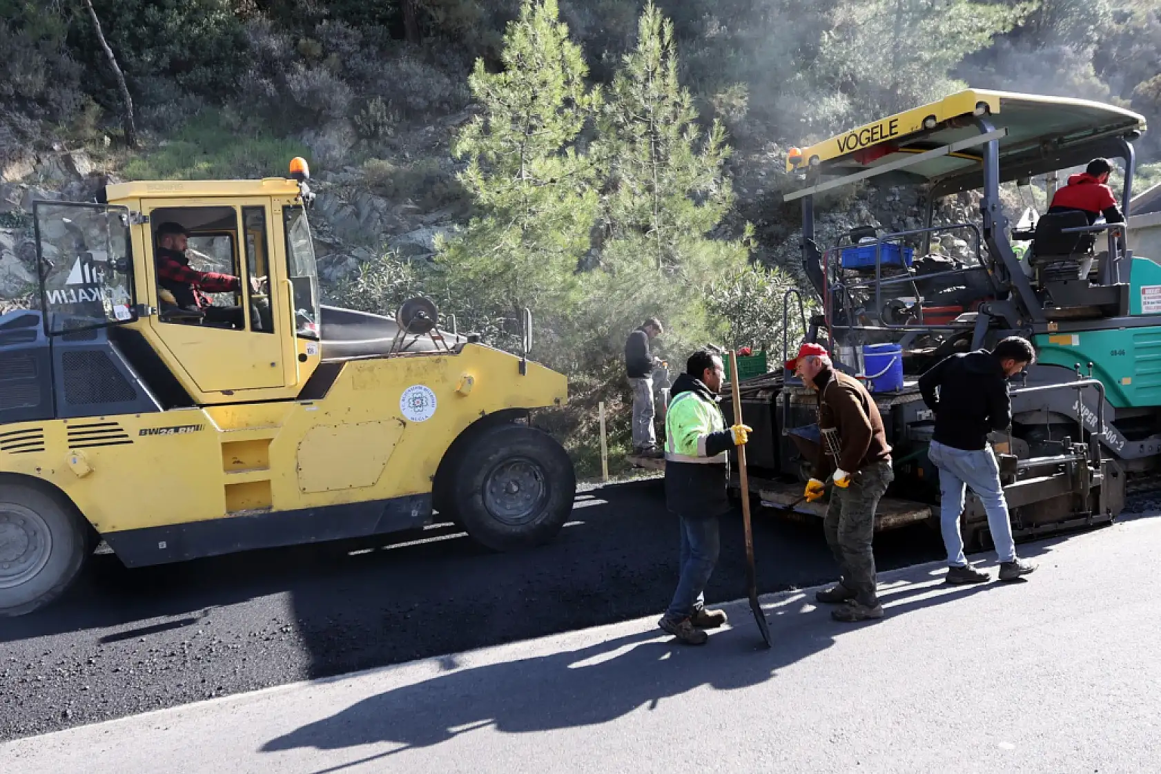 Muğla Büyükşehir, Marmaris Adaköy Yolu'nu yeniledi