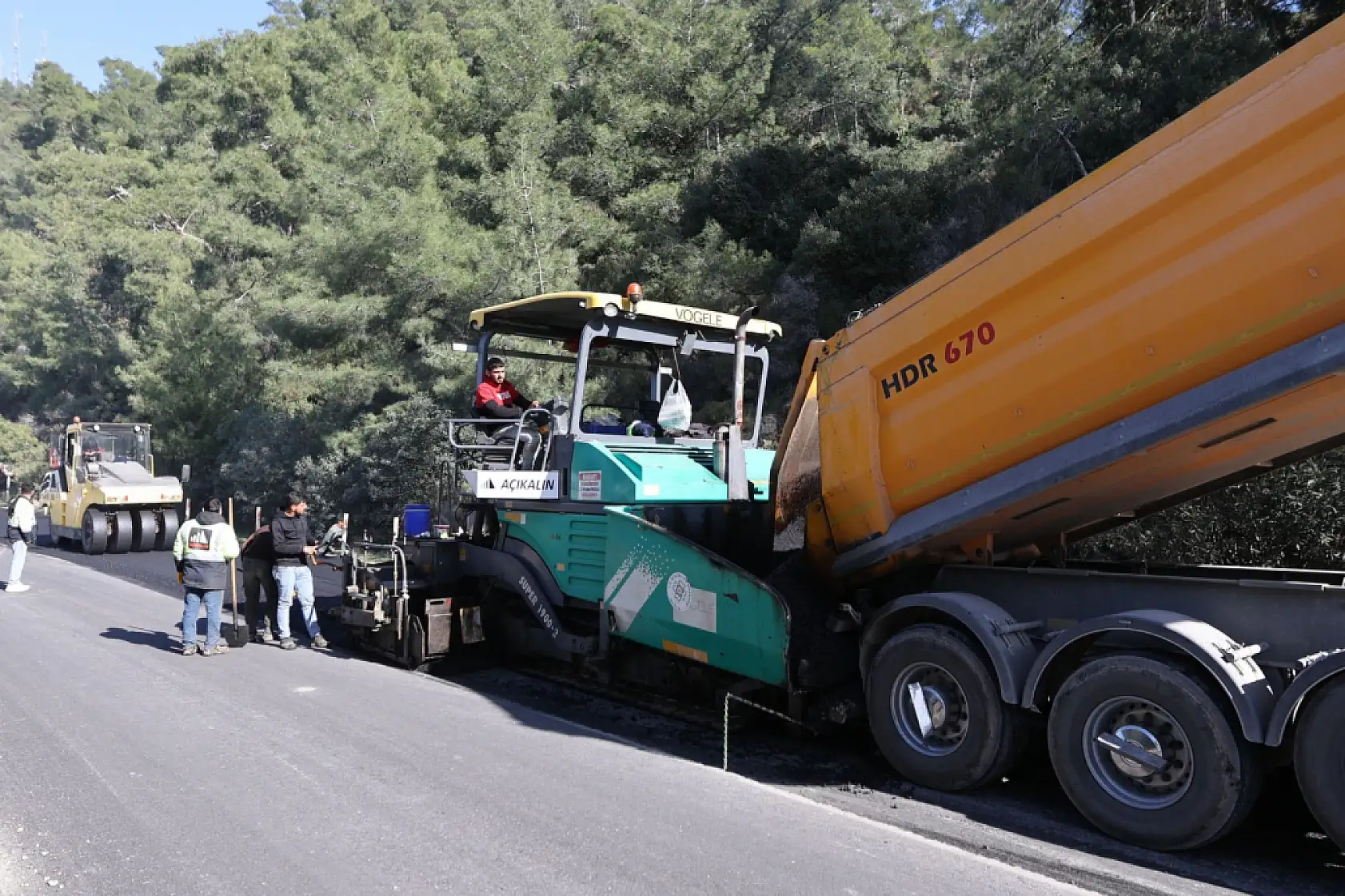 Muğla Büyükşehir, Marmaris Adaköy Yolu'nu yeniledi