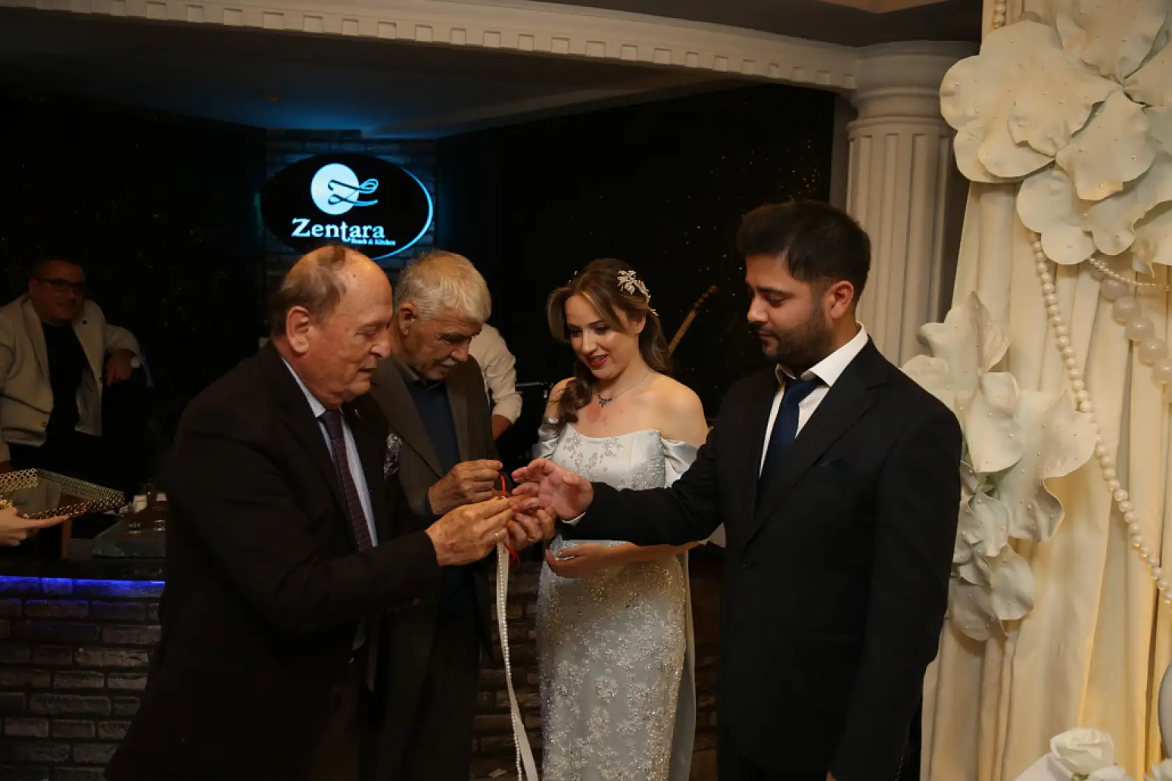 Fethiye'de genç avukatlar Büşra ile Ceyhun evlilik yolunda ilk adımı attı