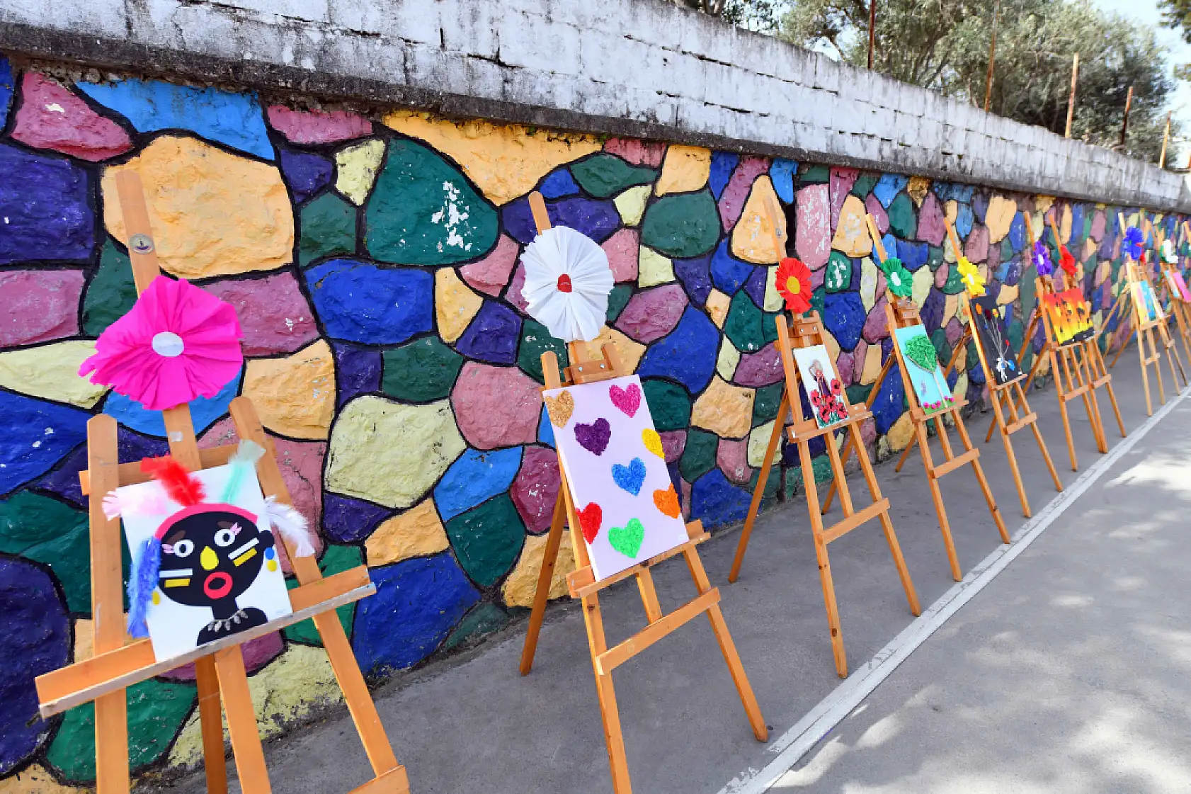 Fethiye'de Yunus Nadi İlköğretim Okulu'nda Otizm Farkındalık Sergisi düzenlendi