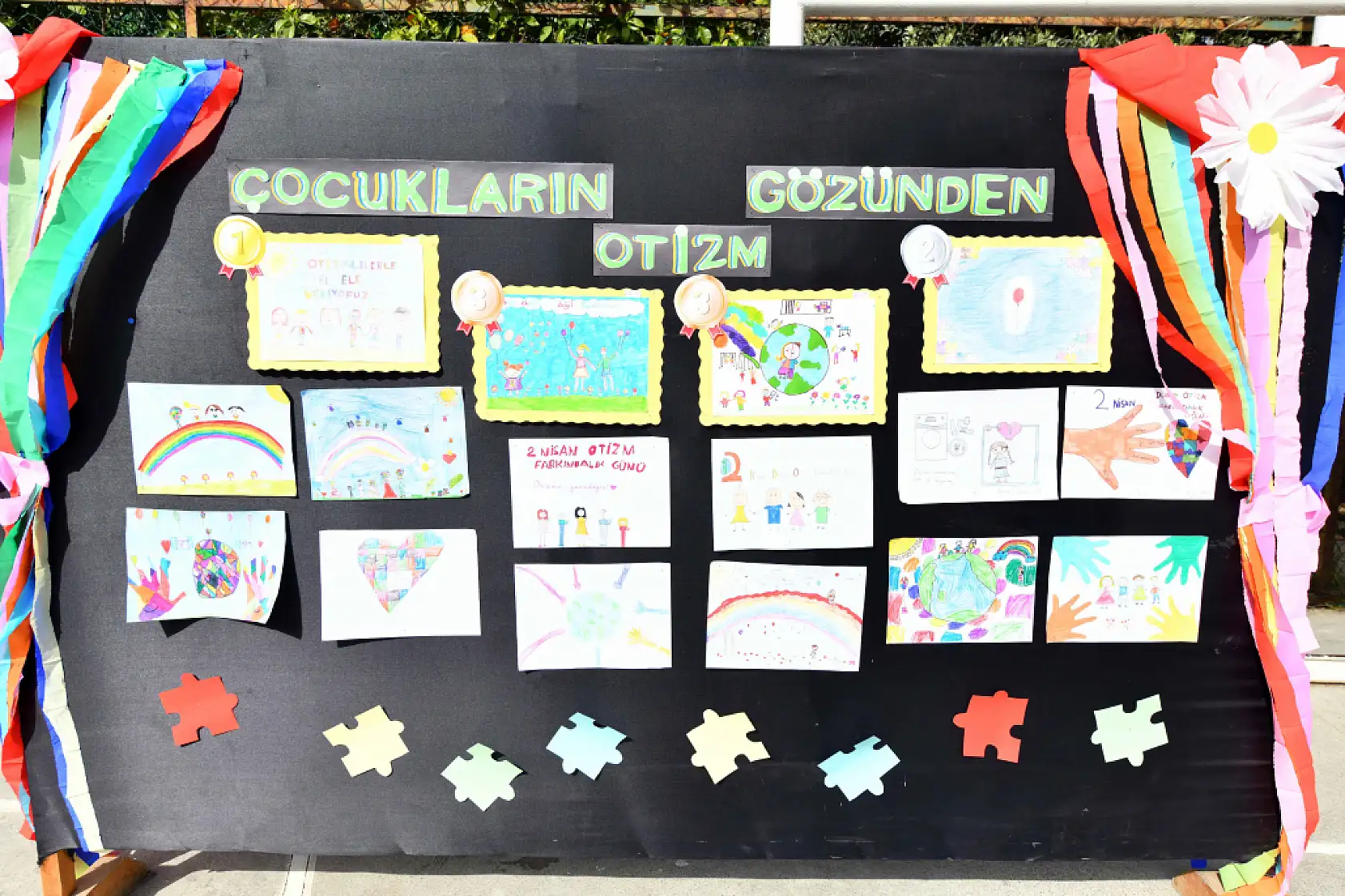 Fethiye'de Yunus Nadi İlköğretim Okulu'nda Otizm Farkındalık Sergisi düzenlendi