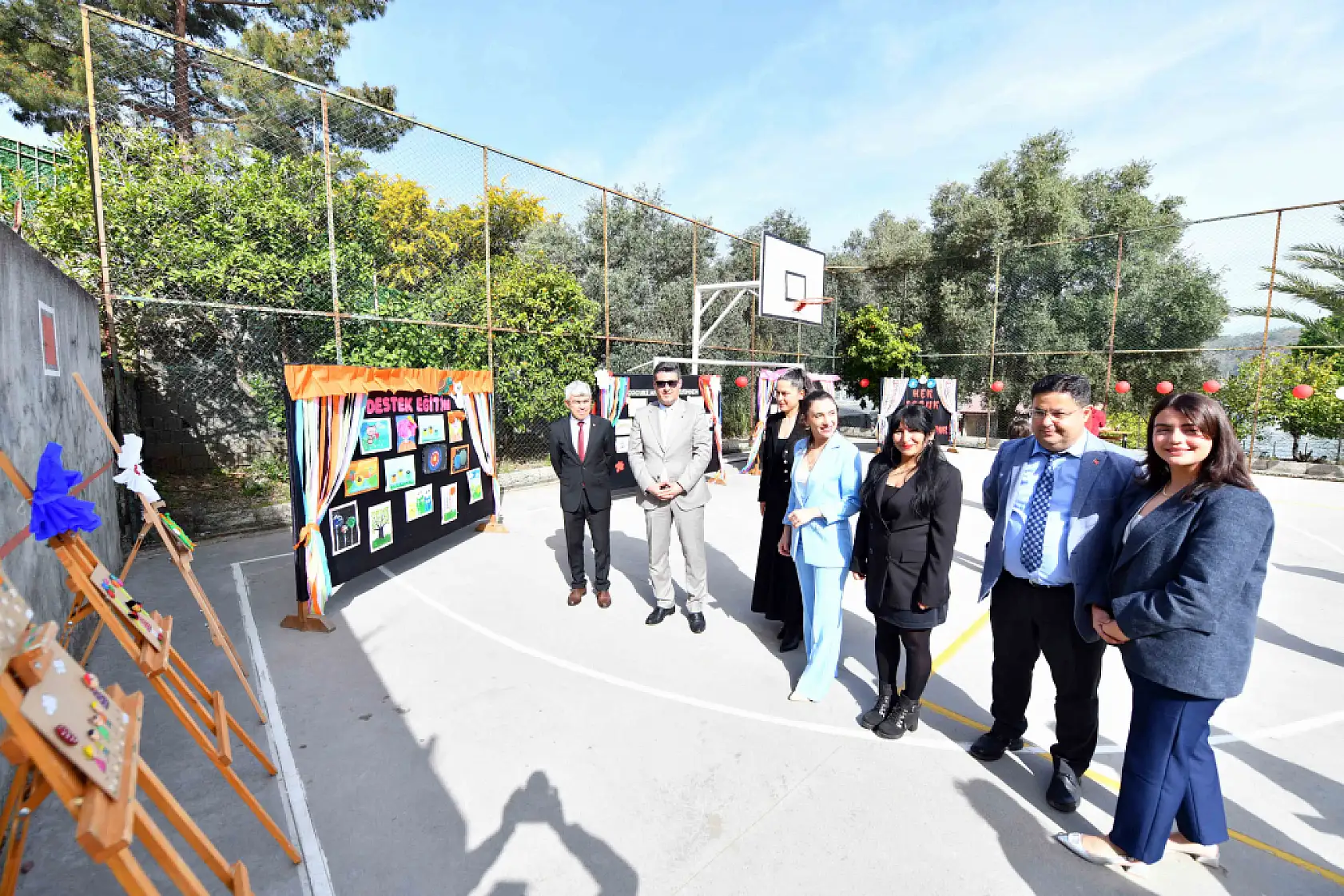 Fethiye'de Yunus Nadi İlköğretim Okulu'nda Otizm Farkındalık Sergisi düzenlendi