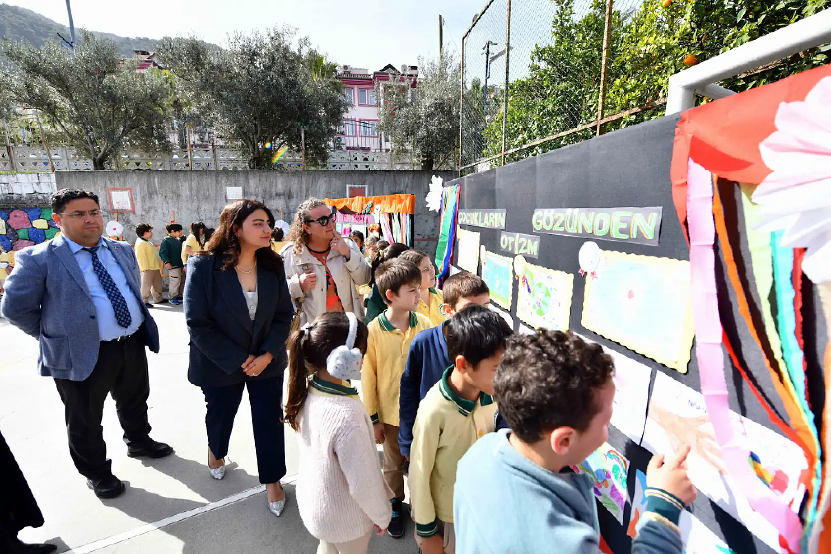 Fethiye'de Yunus Nadi İlköğretim Okulu'nda Otizm Farkındalık Sergisi düzenlendi