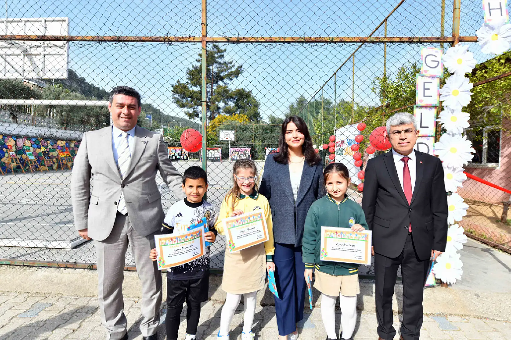 Fethiye'de Yunus Nadi İlköğretim Okulu'nda Otizm Farkındalık Sergisi düzenlendi