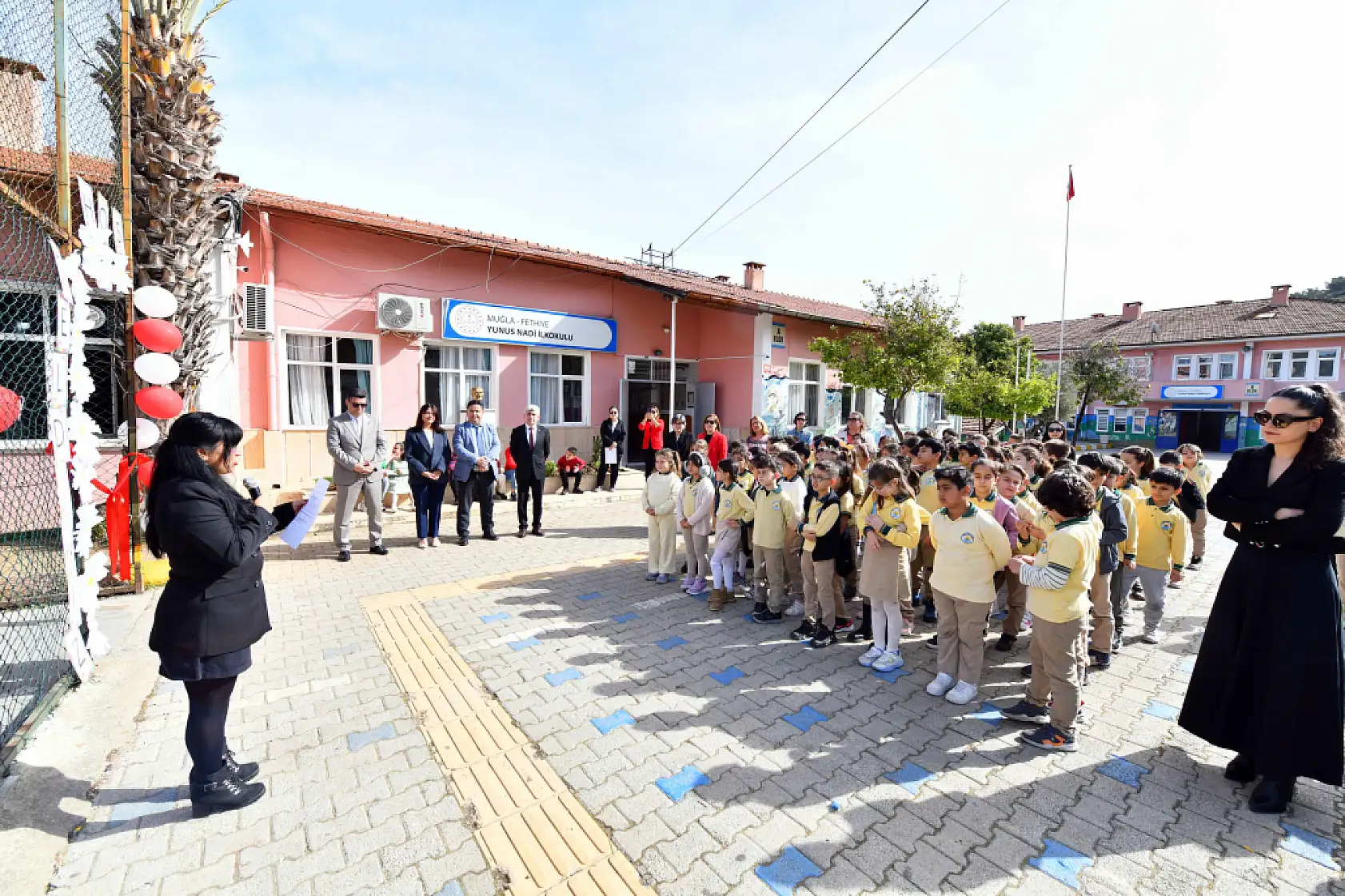 Fethiye'de Yunus Nadi İlköğretim Okulu'nda Otizm Farkındalık Sergisi düzenlendi
