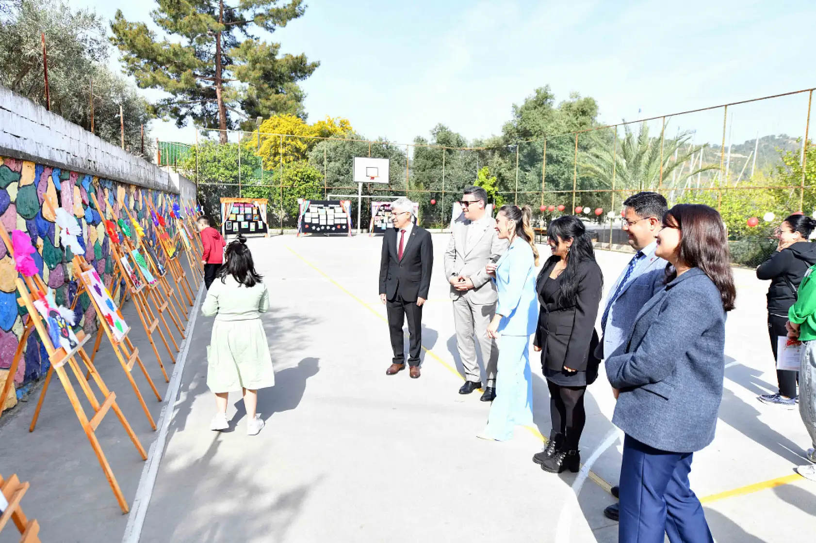 Fethiye'de Yunus Nadi İlköğretim Okulu'nda Otizm Farkındalık Sergisi düzenlendi