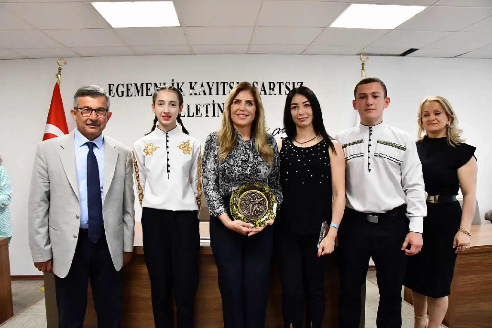 Farklı ülkelerden gelen dansçılar Fethiye Belediyesi'ni ziyaret etti