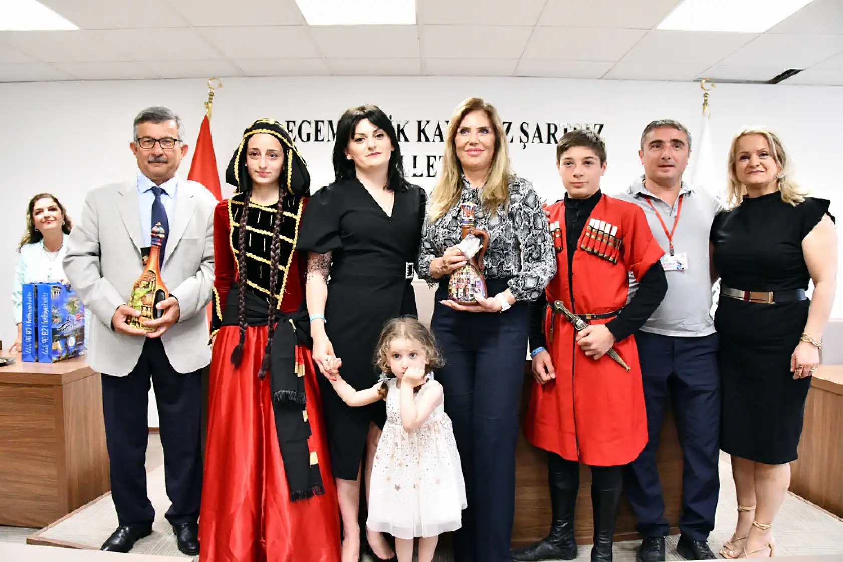 Farklı ülkelerden gelen dansçılar Fethiye Belediyesi'ni ziyaret etti