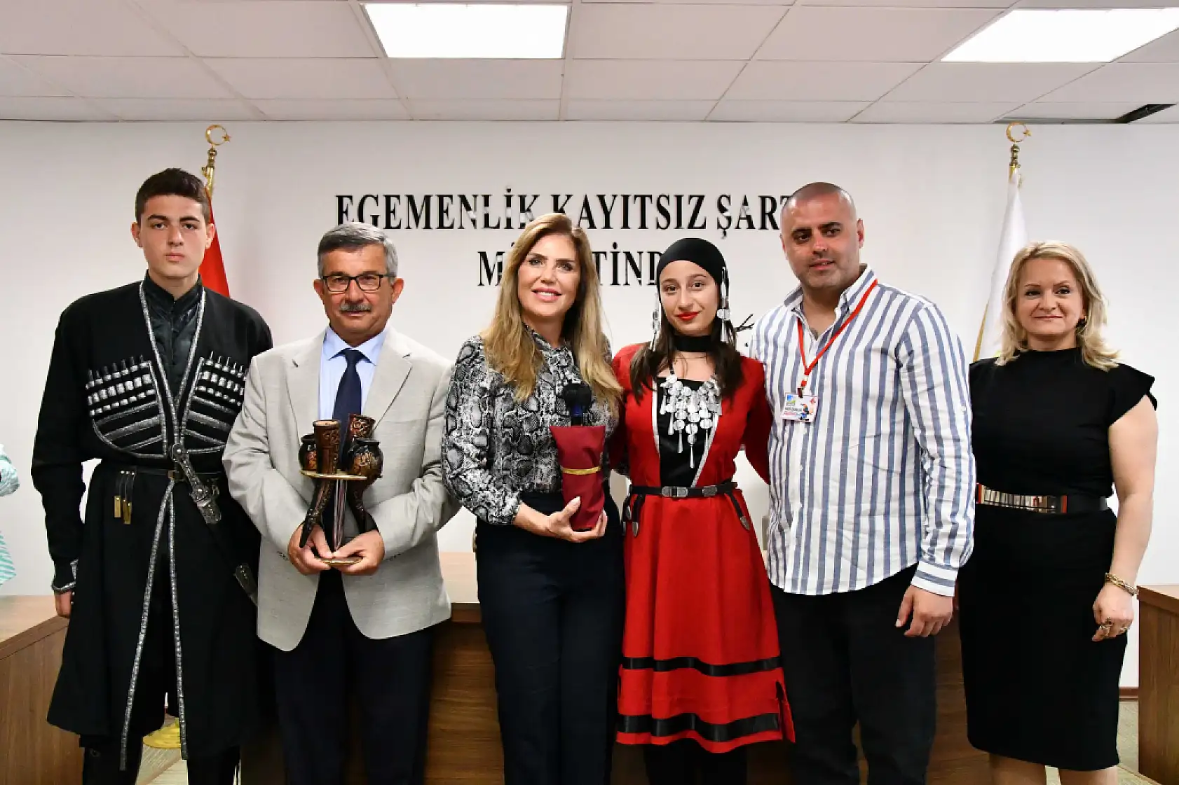 Farklı ülkelerden gelen dansçılar Fethiye Belediyesi'ni ziyaret etti