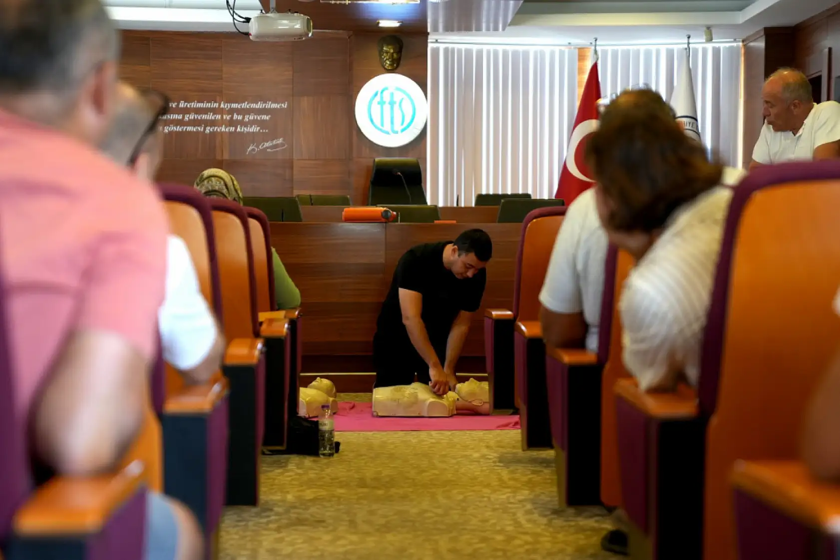 Fethiye'de ilk yardım eğitimine 20 kişi katıldı